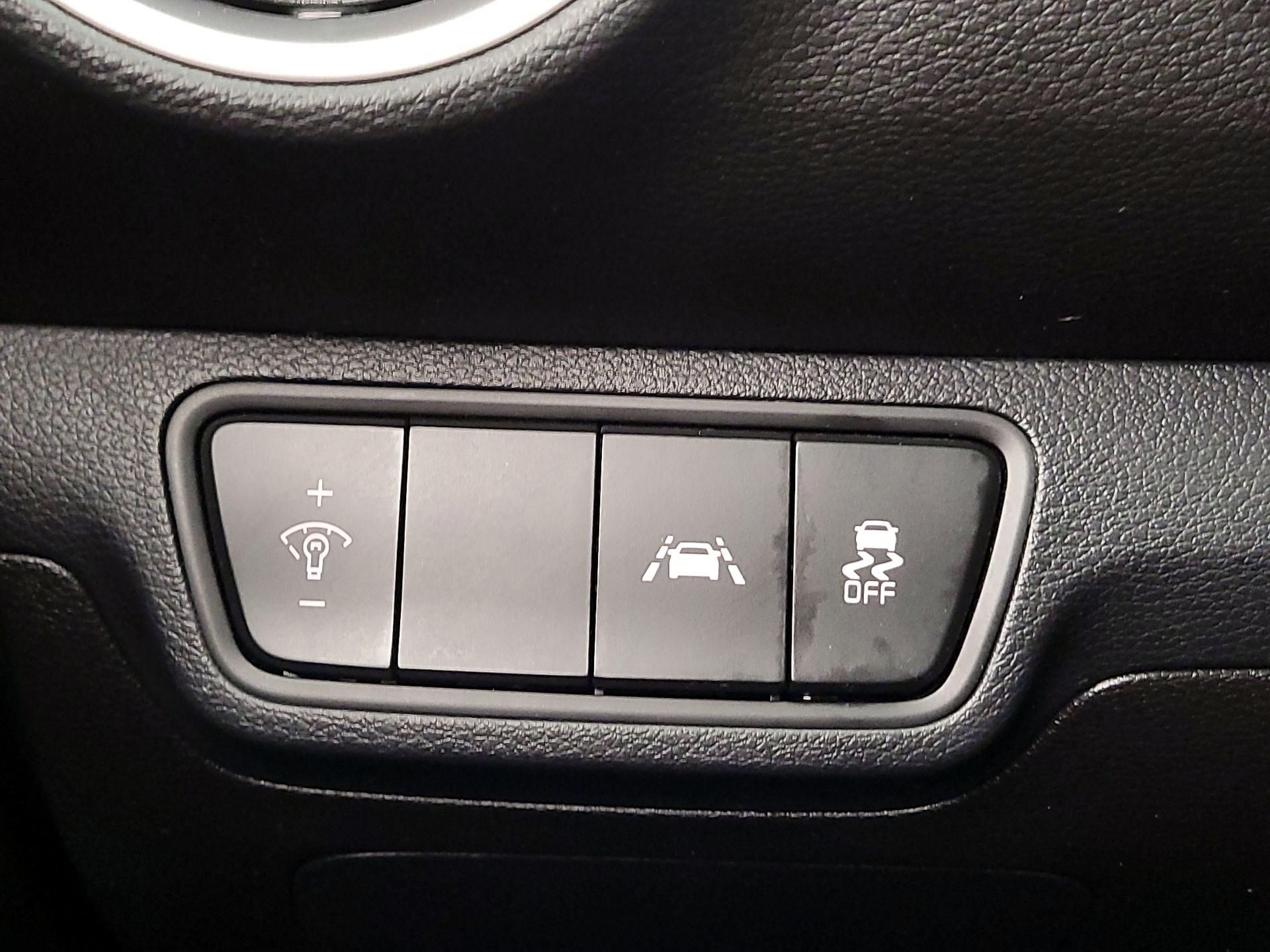 Thumbnail: 2020 Kia Forte - 13