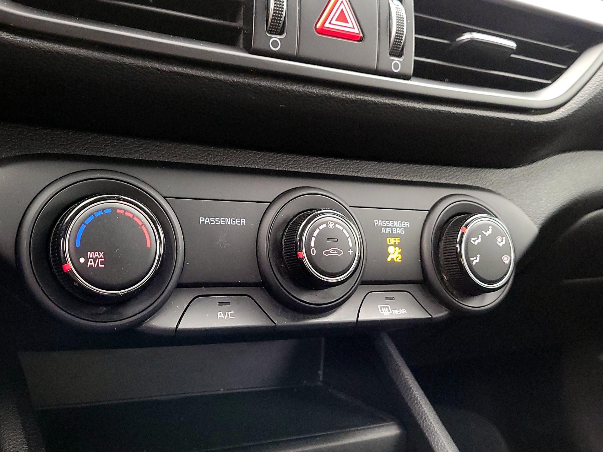 Thumbnail: 2020 Kia Forte - 16