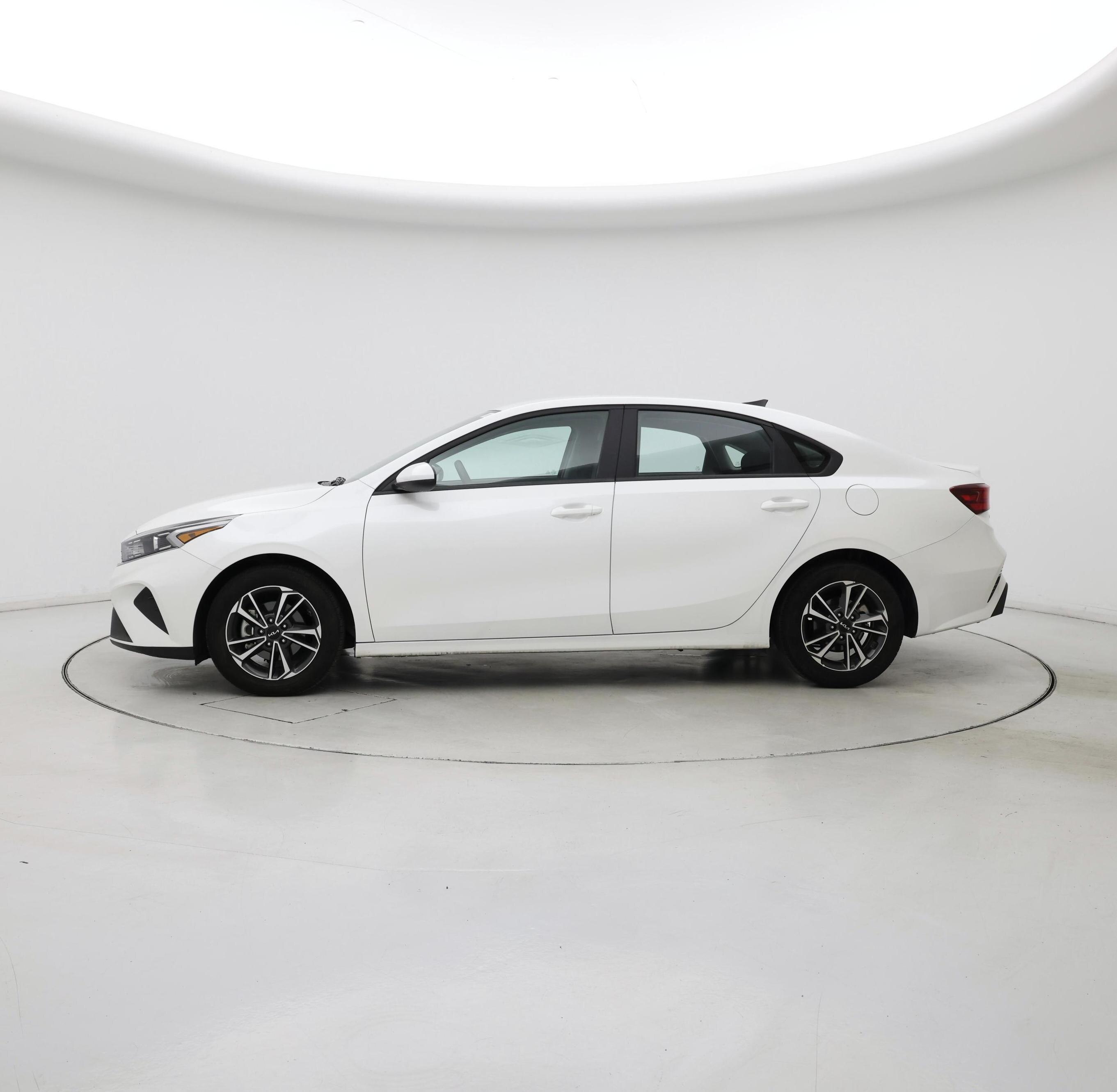 Thumbnail: 2024 Kia Forte - 3