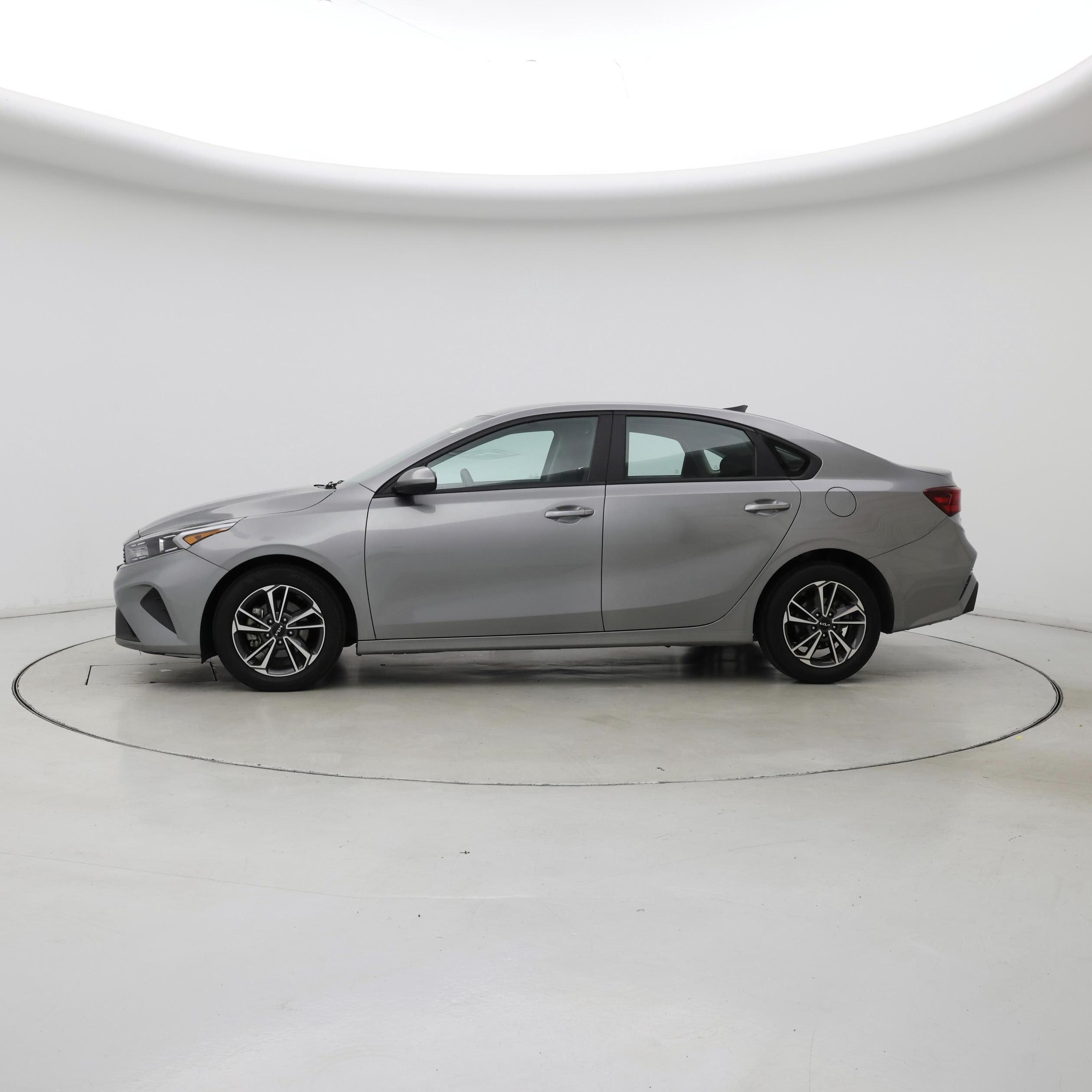 Thumbnail: 2023 Kia Forte - 3