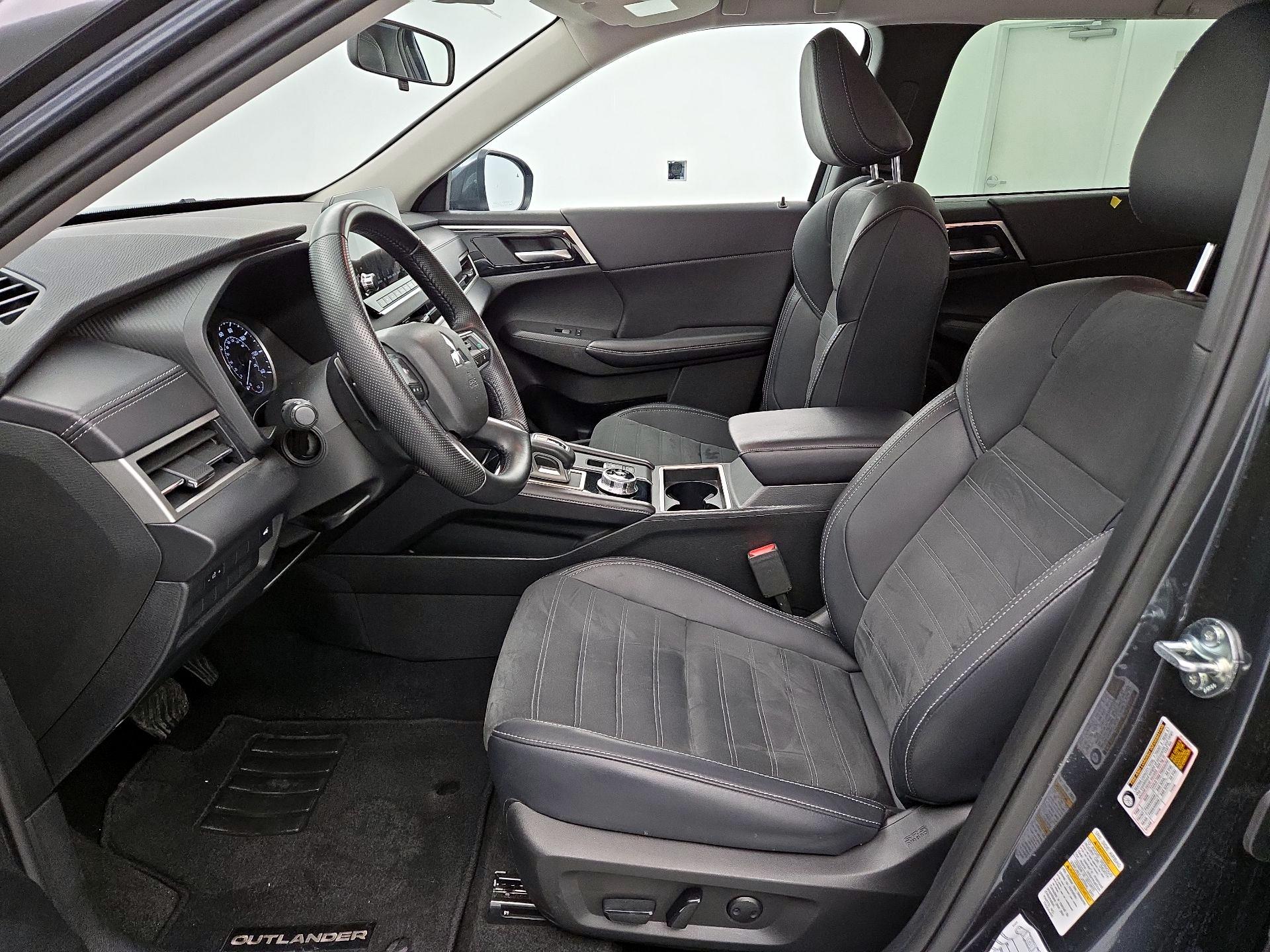 Thumbnail: 2024 Mitsubishi Outlander - 11