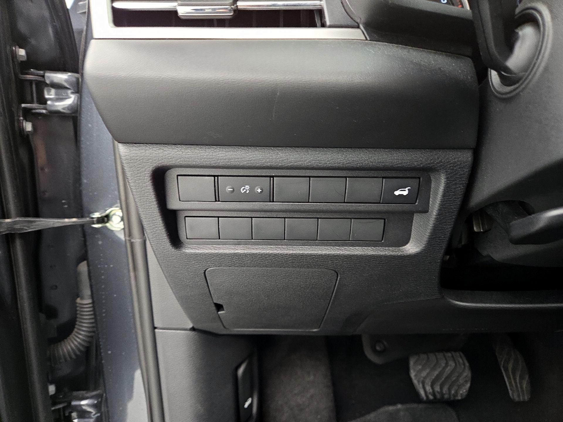 Thumbnail: 2024 Mitsubishi Outlander - 13