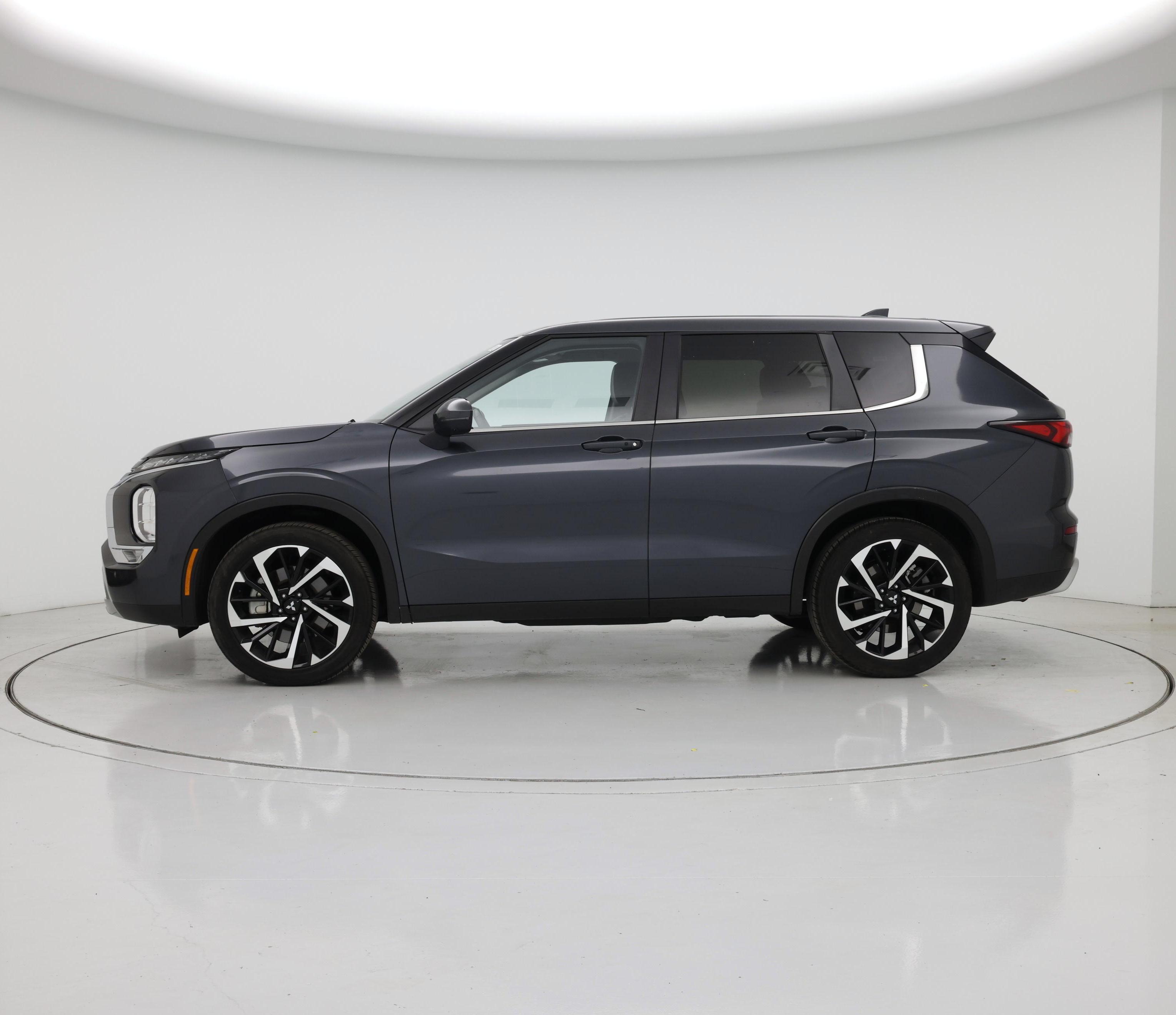 Thumbnail: 2024 Mitsubishi Outlander - 3