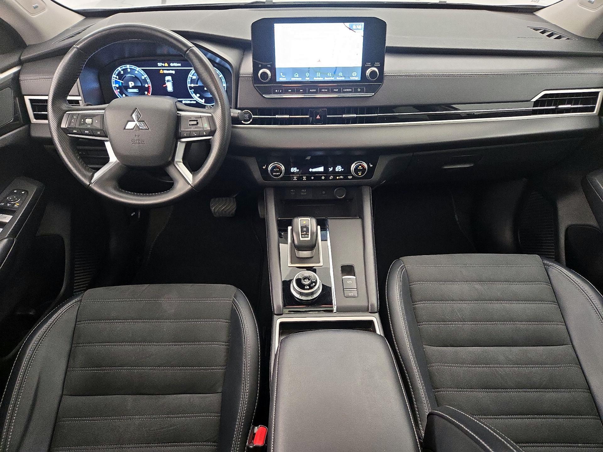 Thumbnail: 2024 Mitsubishi Outlander - 9