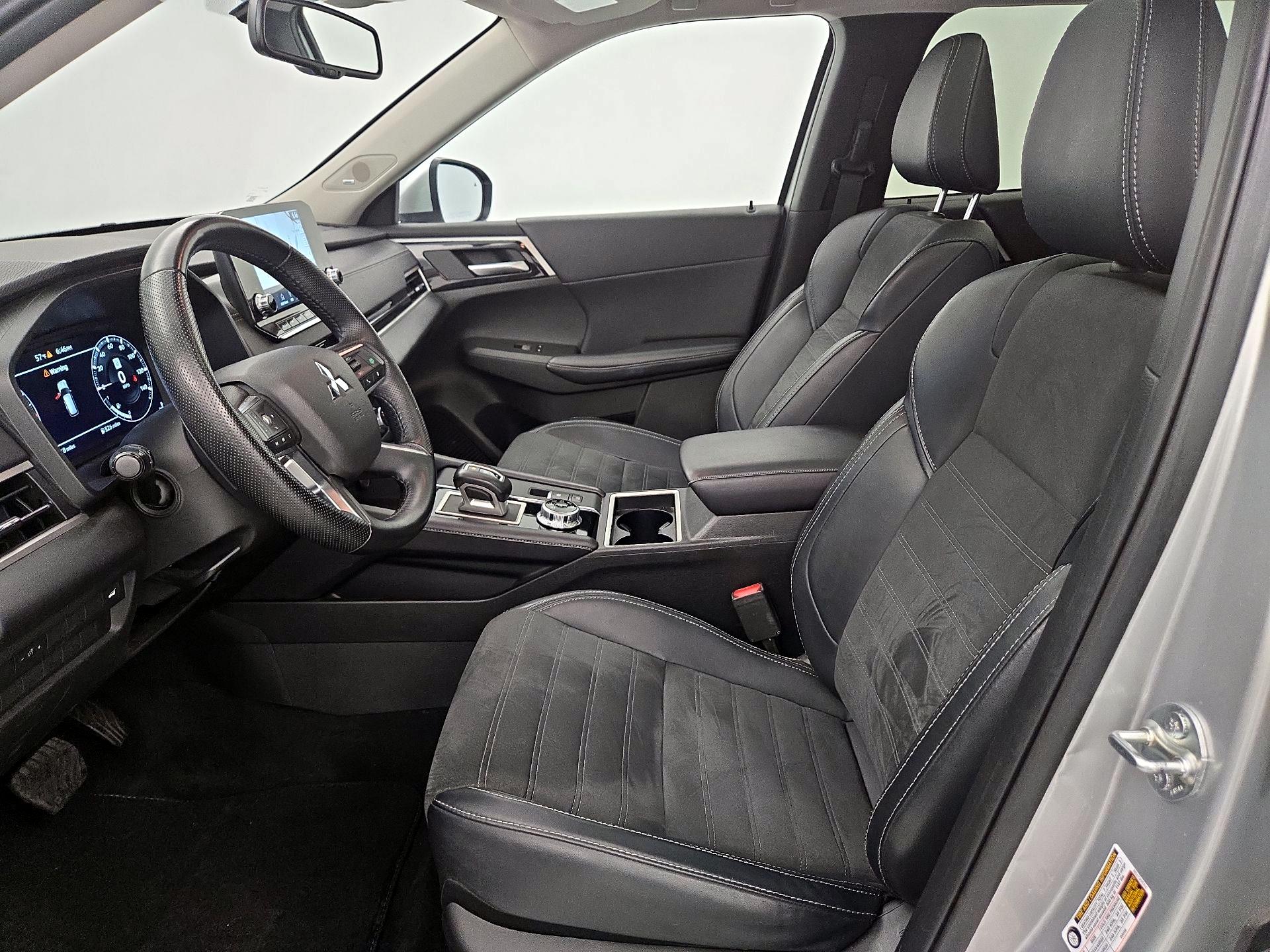 Thumbnail: 2024 Mitsubishi Outlander - 11