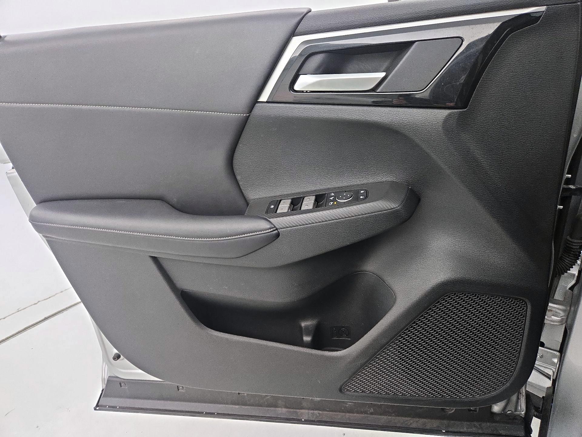 Thumbnail: 2024 Mitsubishi Outlander - 12