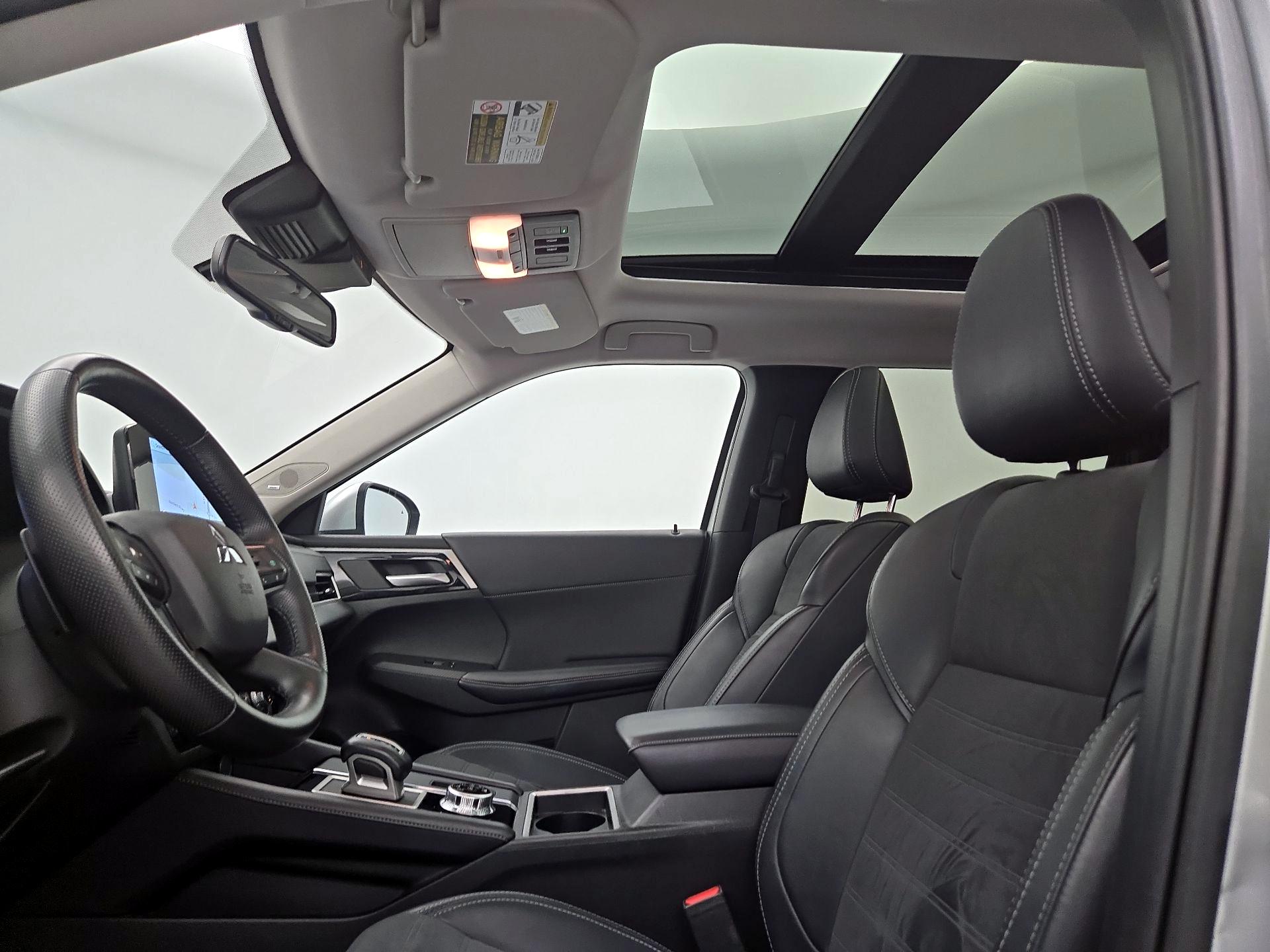 Thumbnail: 2024 Mitsubishi Outlander - 20