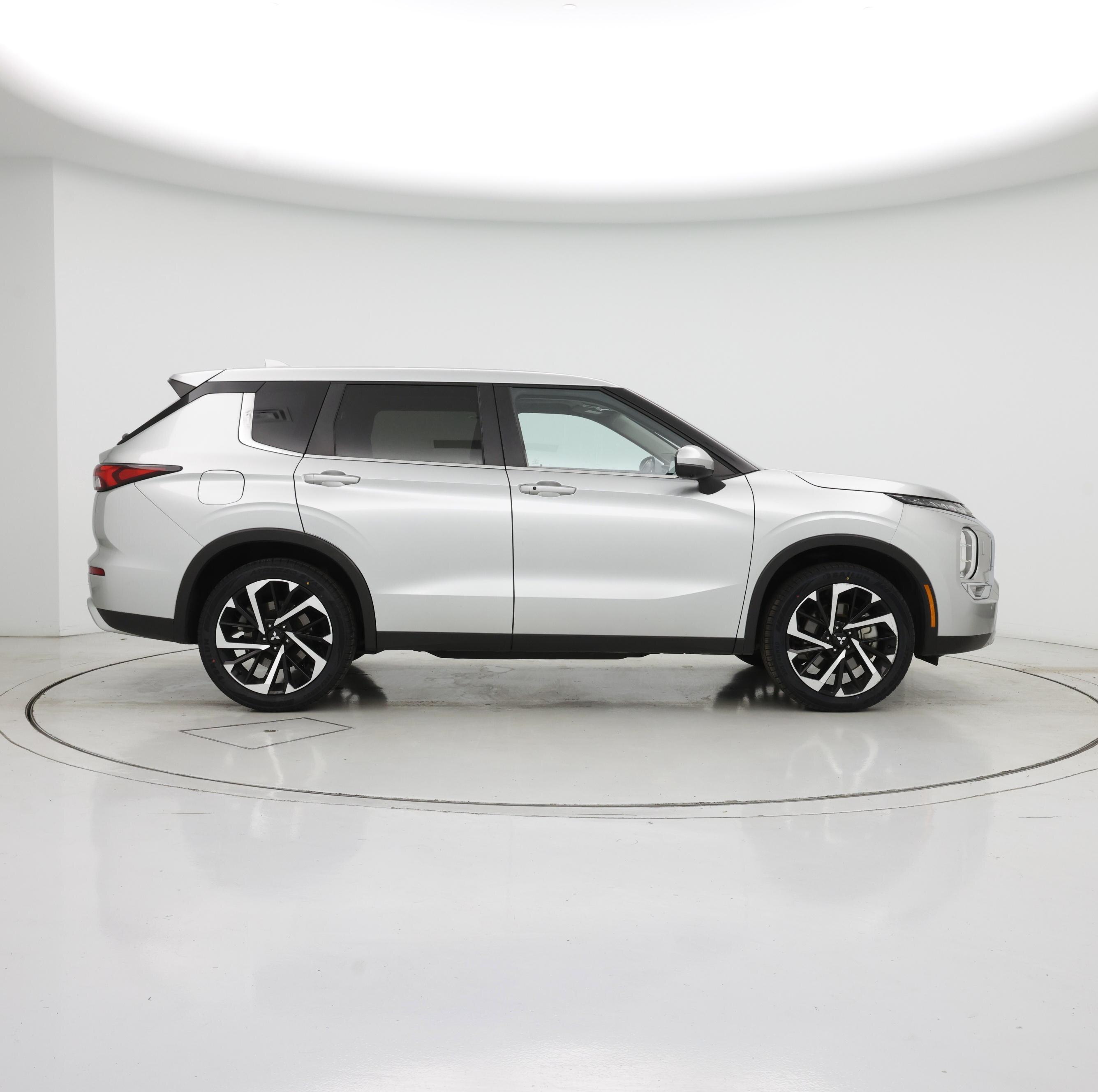 Thumbnail: 2024 Mitsubishi Outlander - 7