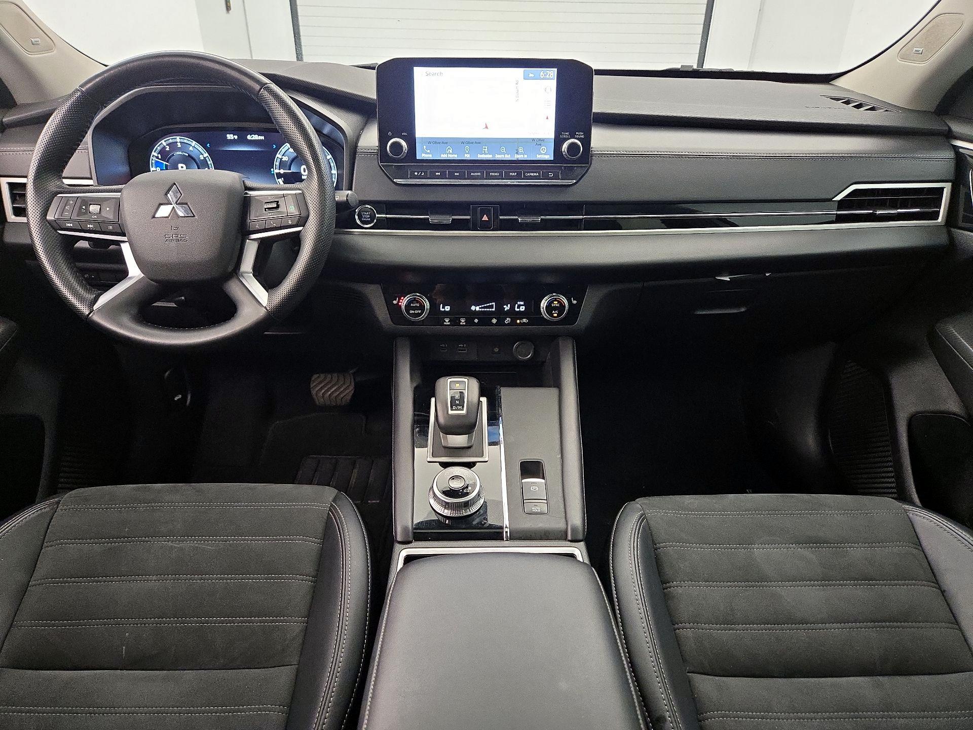 Thumbnail: 2024 Mitsubishi Outlander - 9