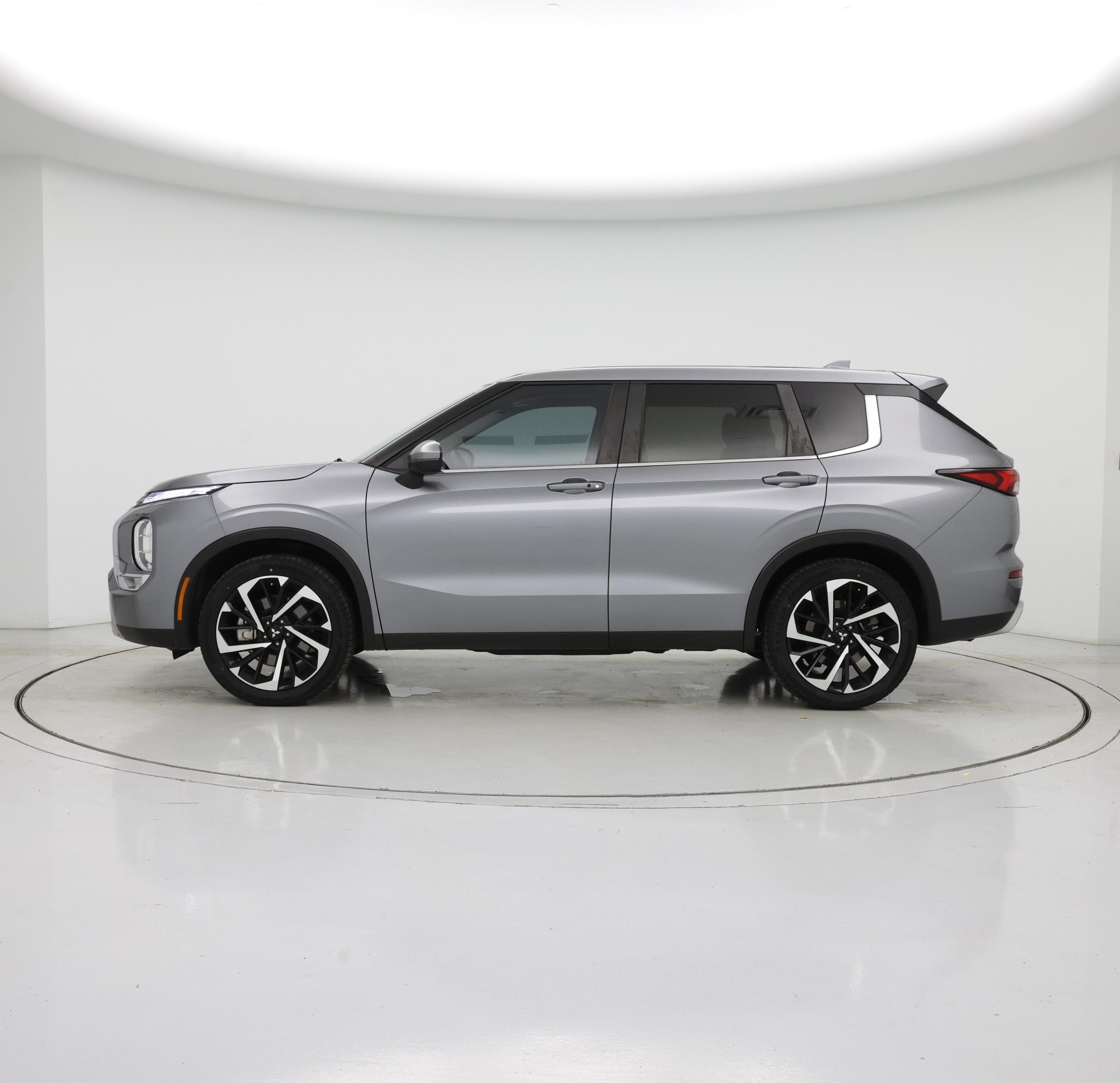 Thumbnail: 2024 Mitsubishi Outlander - 3