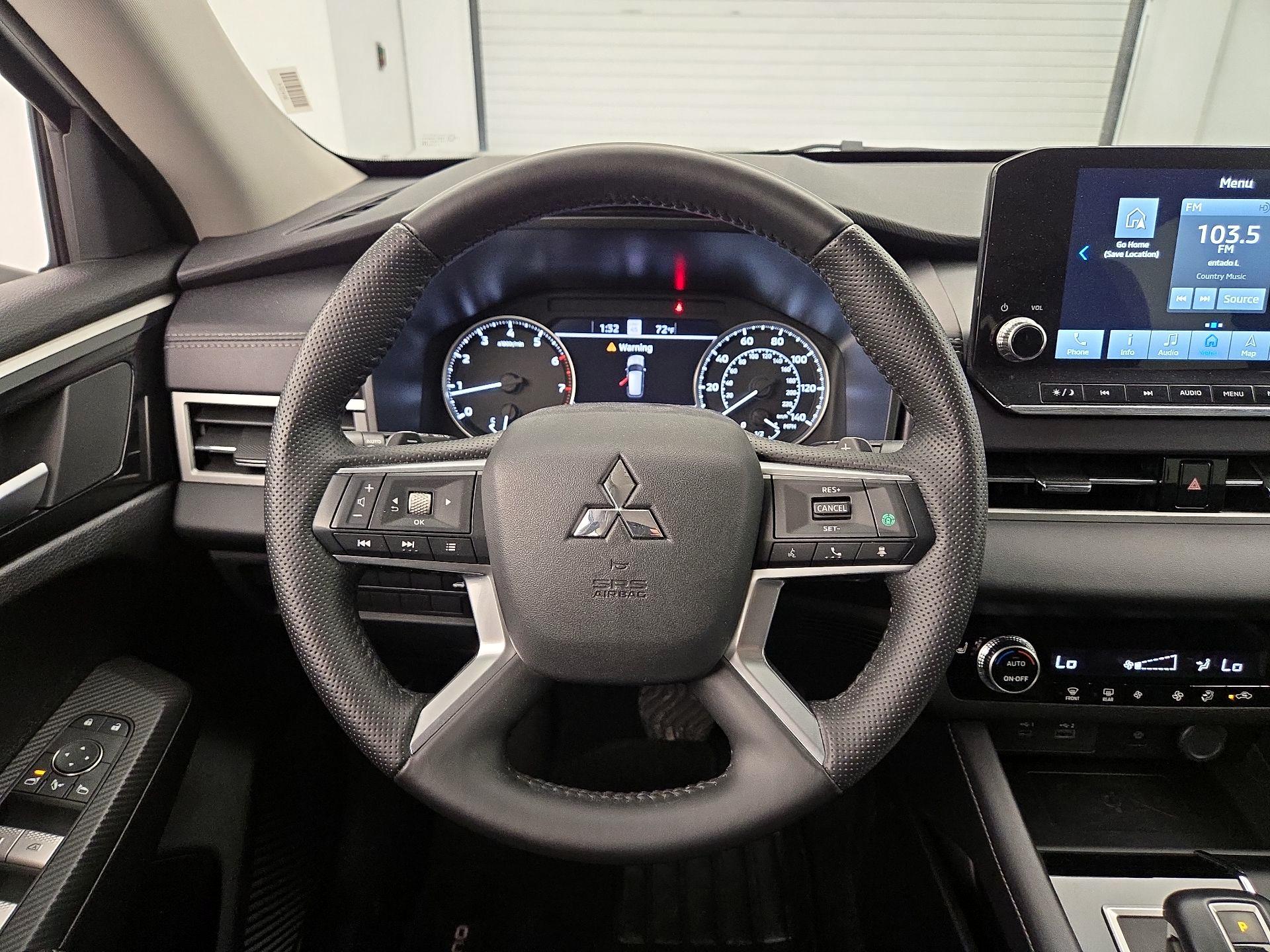 Thumbnail: 2024 Mitsubishi Outlander - 10