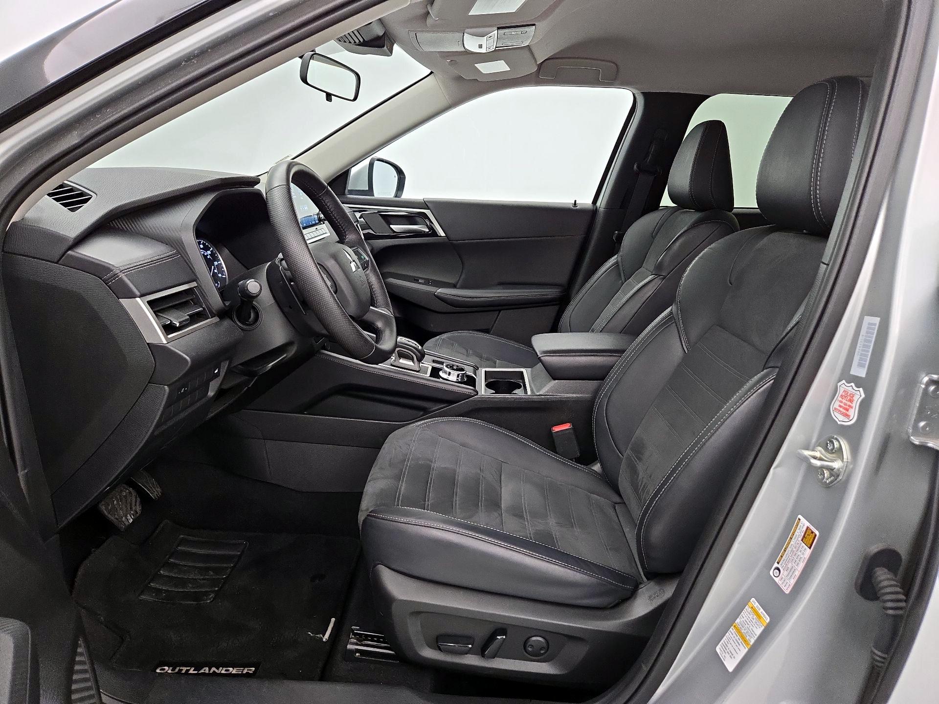 Thumbnail: 2024 Mitsubishi Outlander - 11