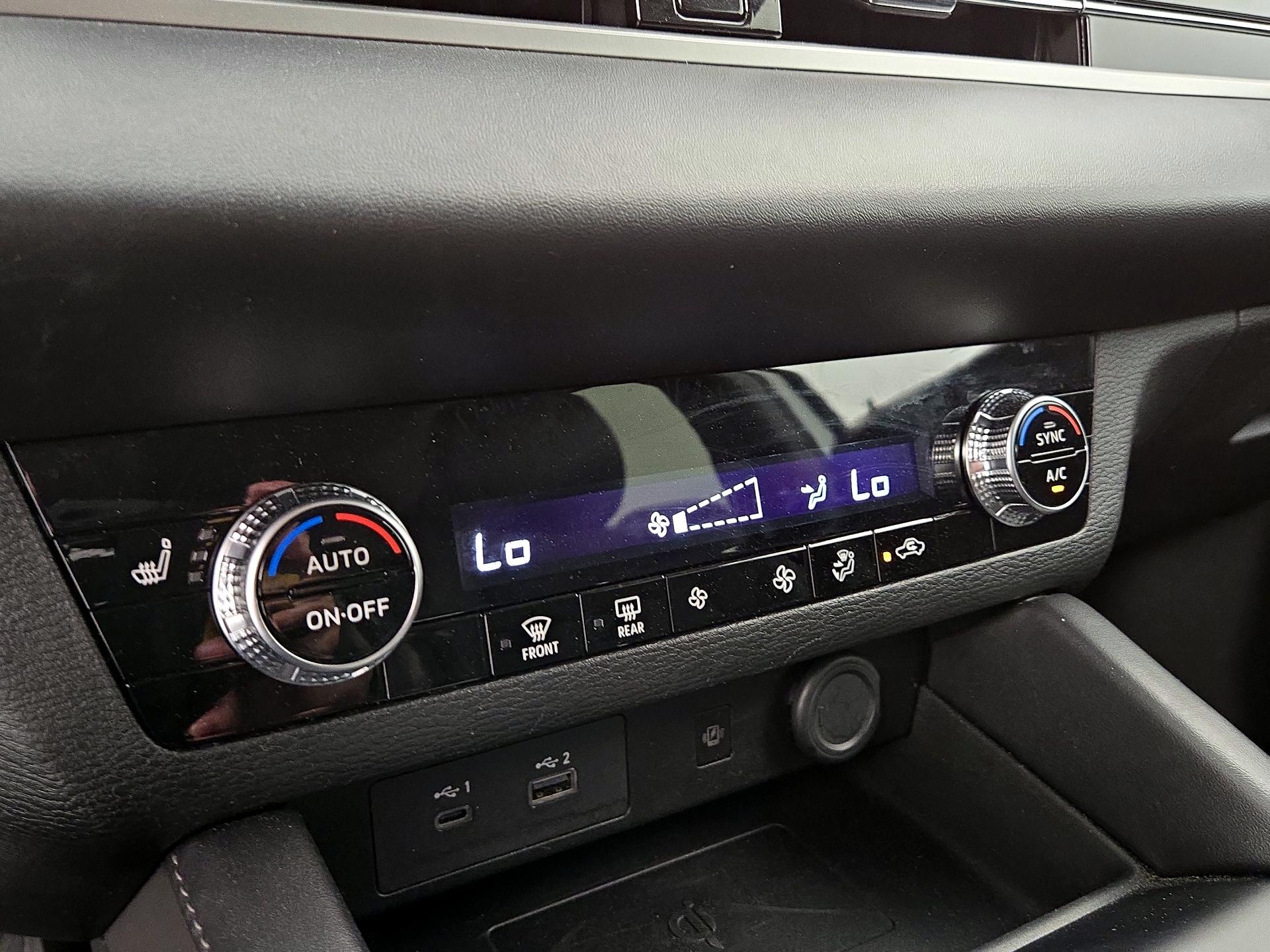 Thumbnail: 2024 Mitsubishi Outlander - 17