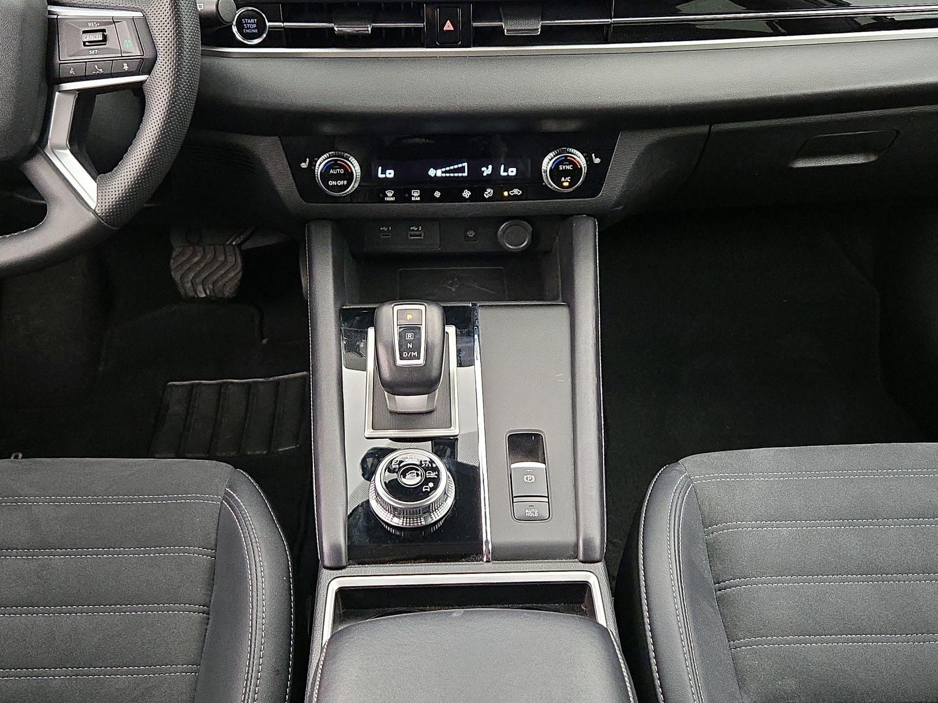 Thumbnail: 2024 Mitsubishi Outlander - 18