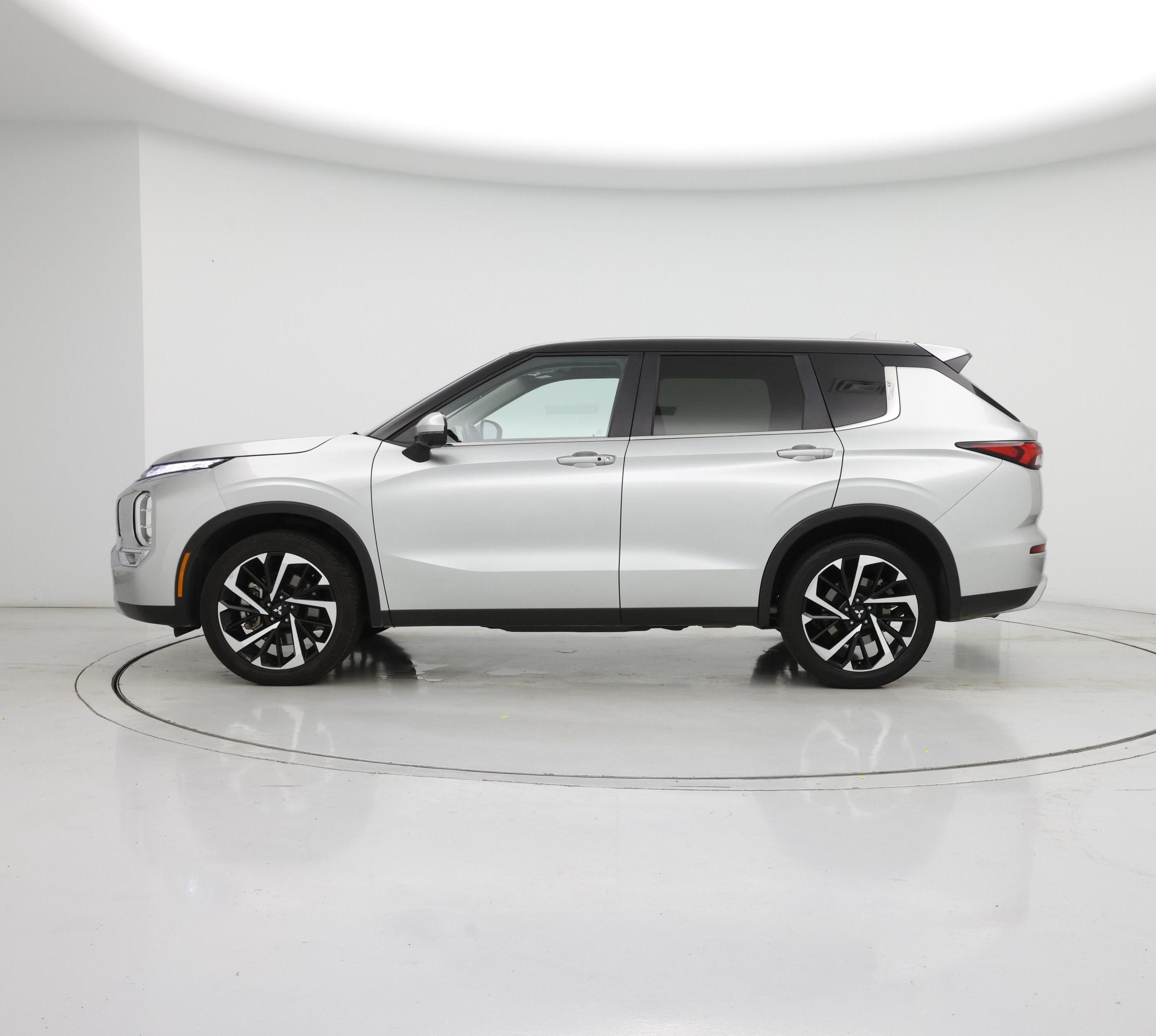 Thumbnail: 2024 Mitsubishi Outlander - 3