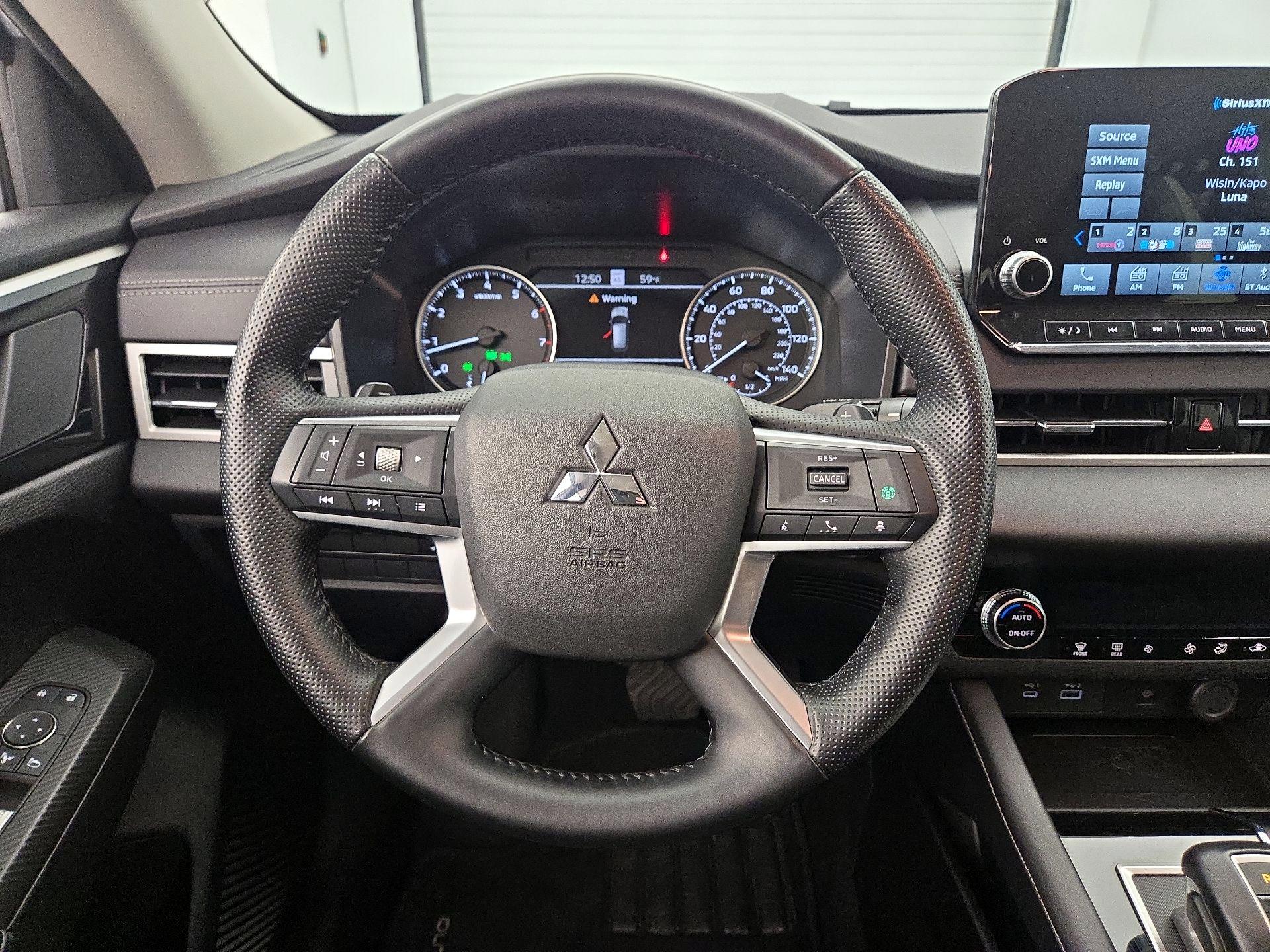 Thumbnail: 2024 Mitsubishi Outlander - 10