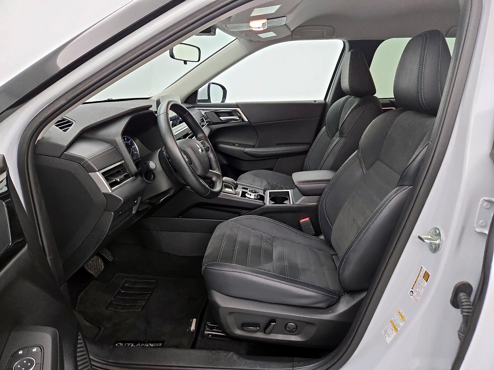 Thumbnail: 2024 Mitsubishi Outlander - 11