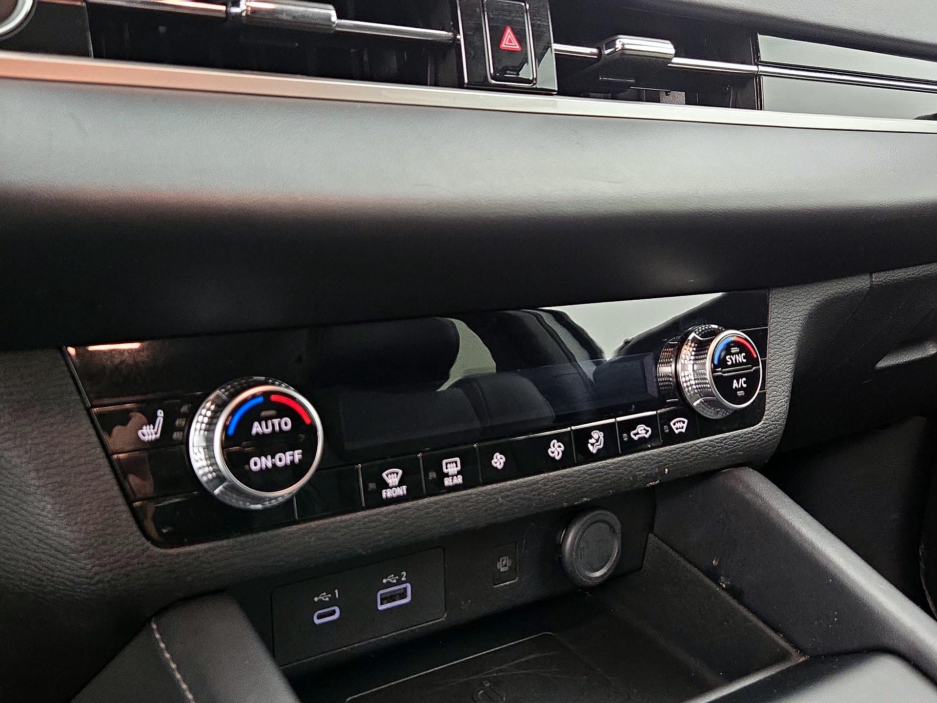 Thumbnail: 2024 Mitsubishi Outlander - 17