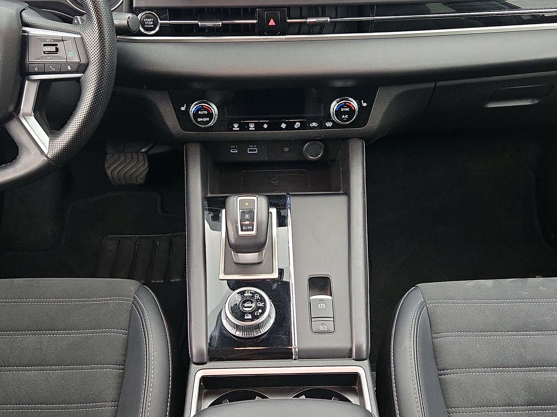 Thumbnail: 2024 Mitsubishi Outlander - 18