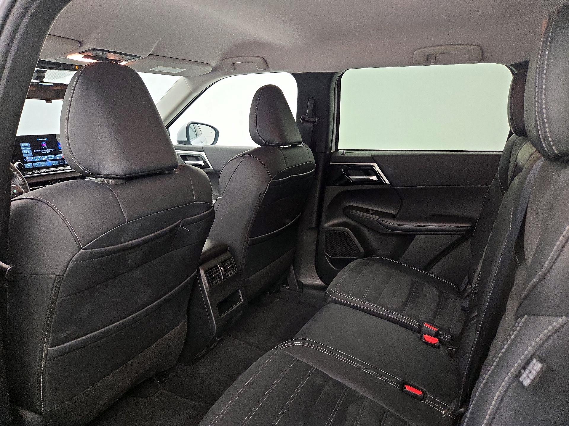 Thumbnail: 2024 Mitsubishi Outlander - 20