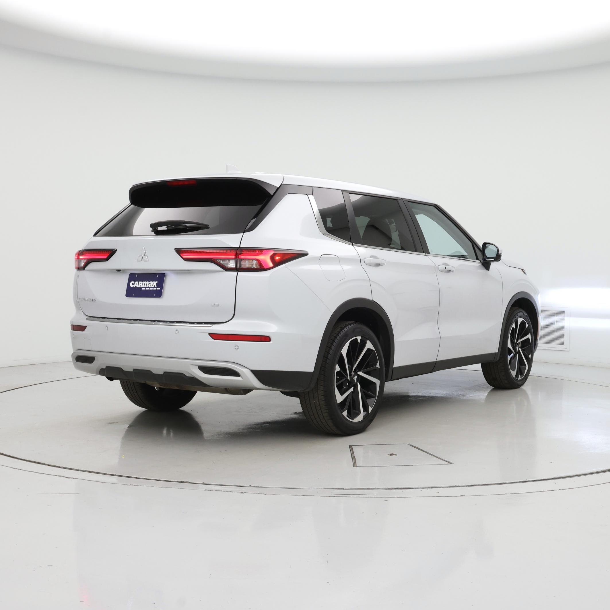 Thumbnail: 2024 Mitsubishi Outlander - 8