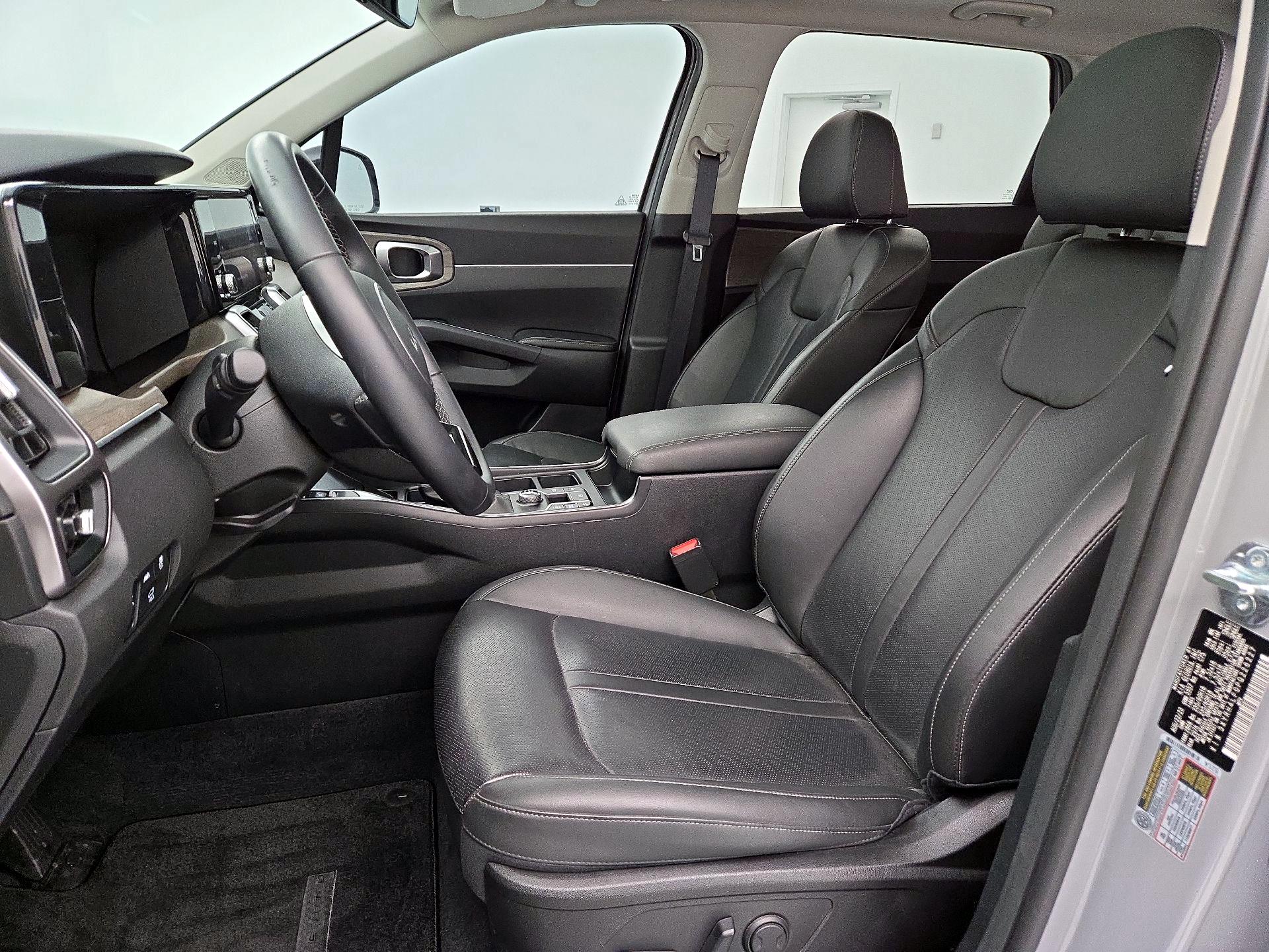 Thumbnail: 2023 Kia Sorento - 11