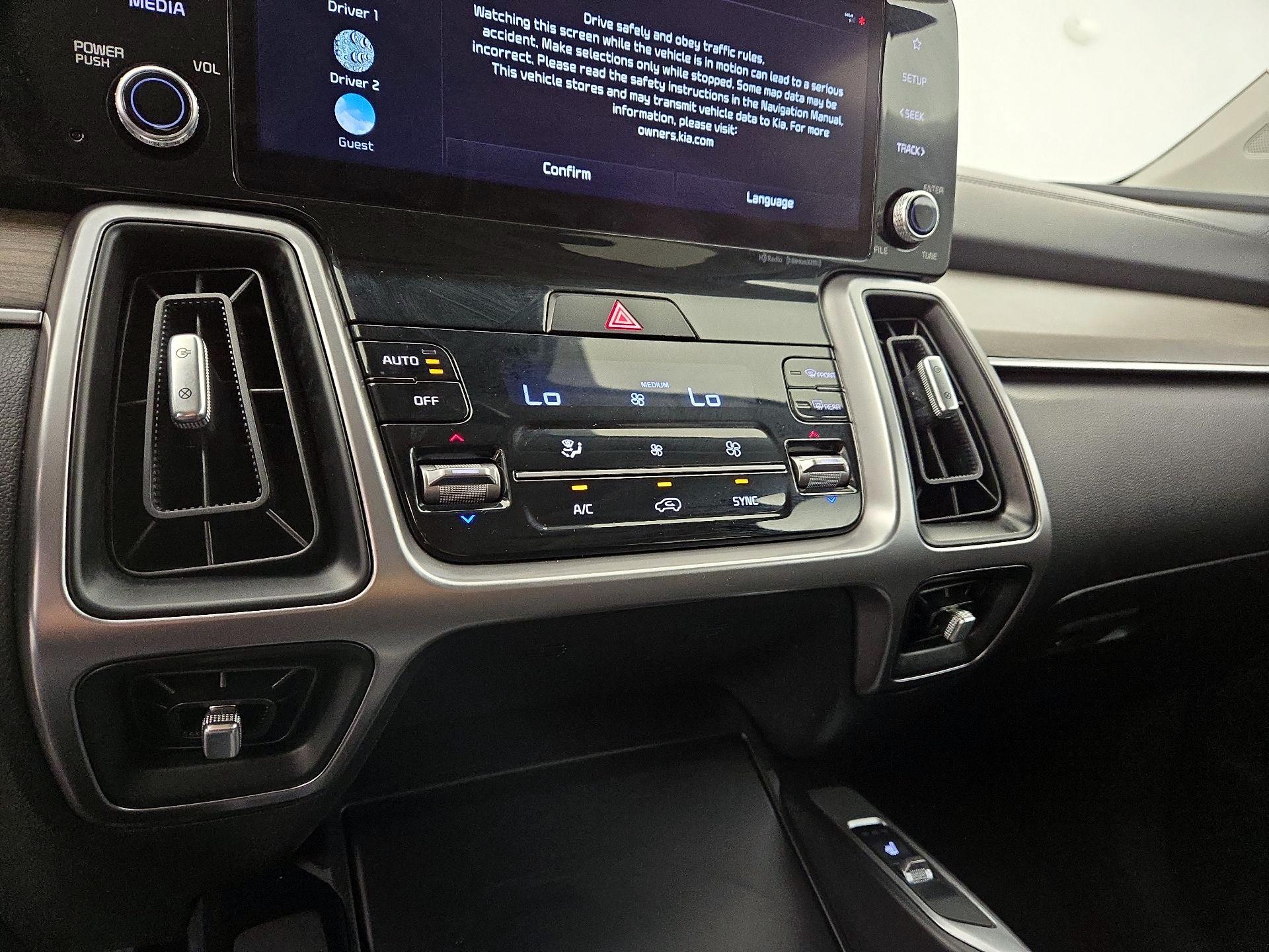 Thumbnail: 2023 Kia Sorento - 17