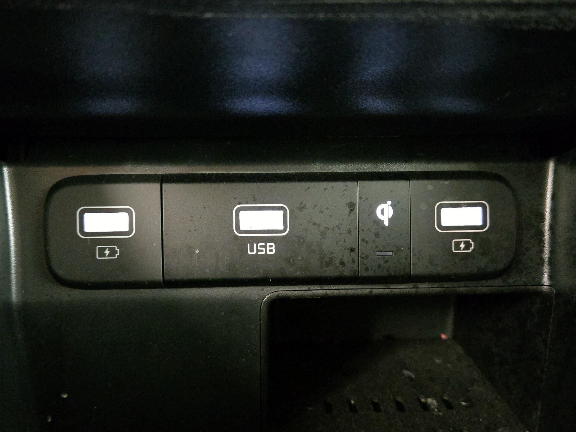 Thumbnail: 2023 Kia Sorento - 19