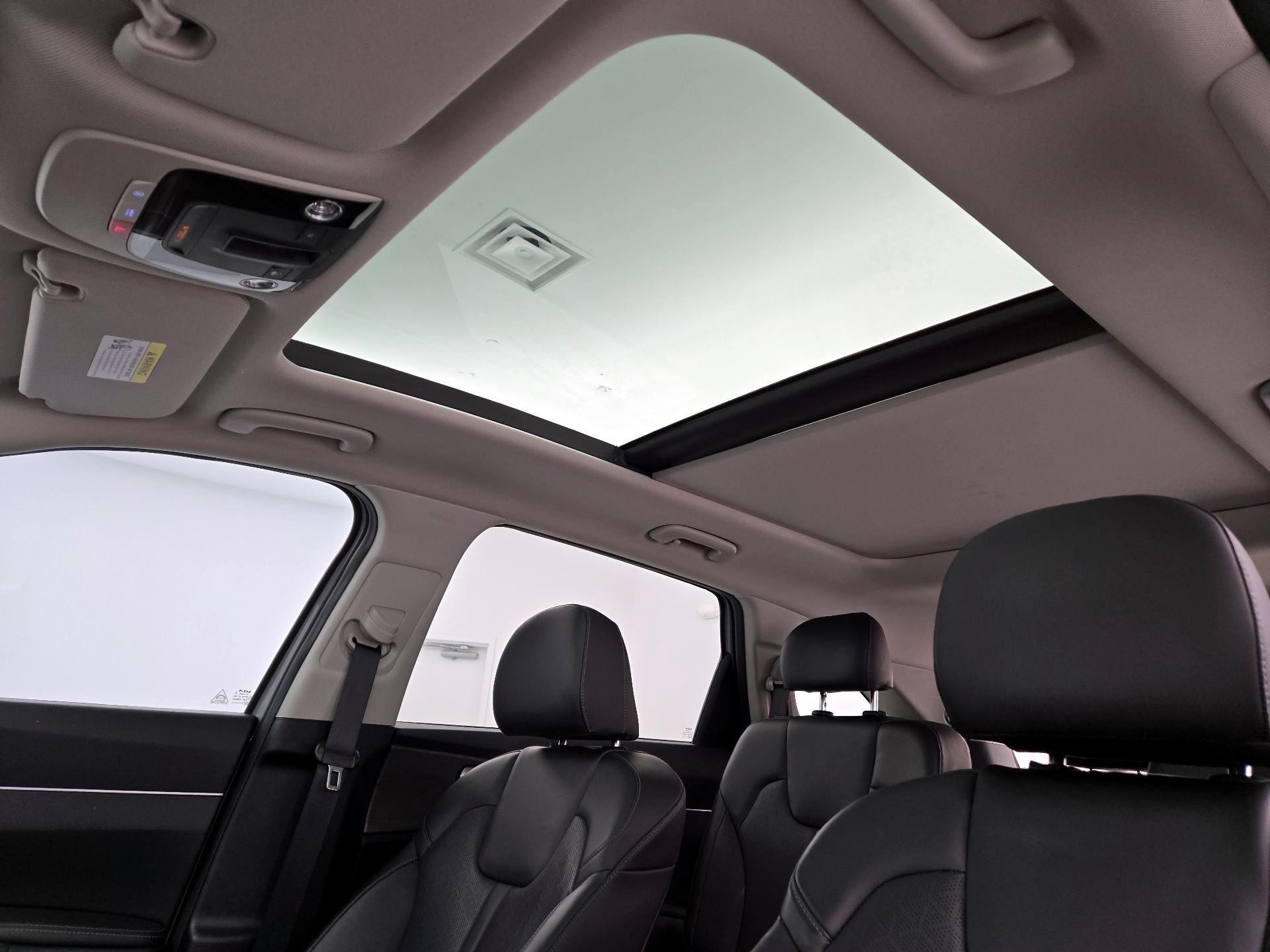 Thumbnail: 2023 Kia Sorento - 20