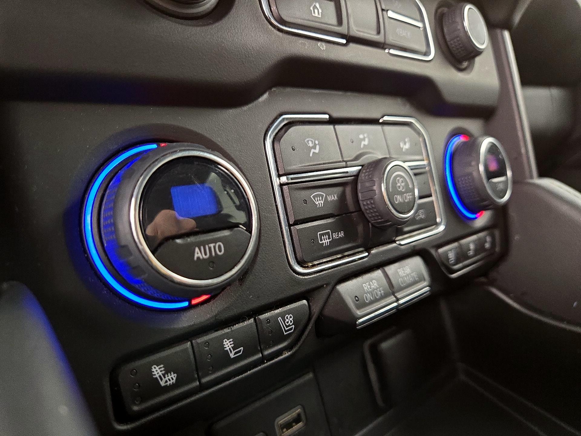 Thumbnail: 2023 Chevrolet Suburban - 16