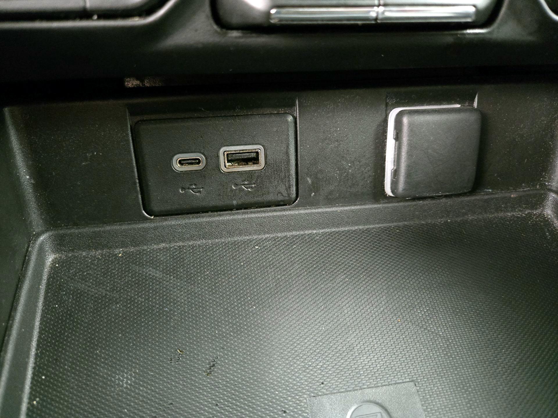 Thumbnail: 2023 Chevrolet Suburban - 18