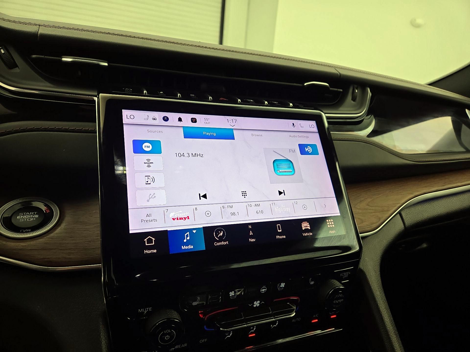 Thumbnail: 2022 Jeep Grand Cherokee - 16