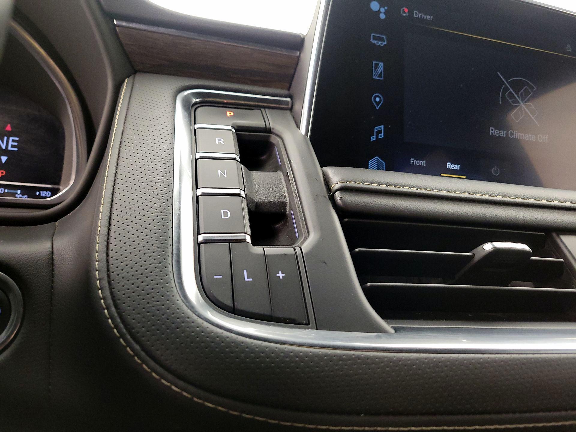 Thumbnail: 2023 Chevrolet Suburban - 17