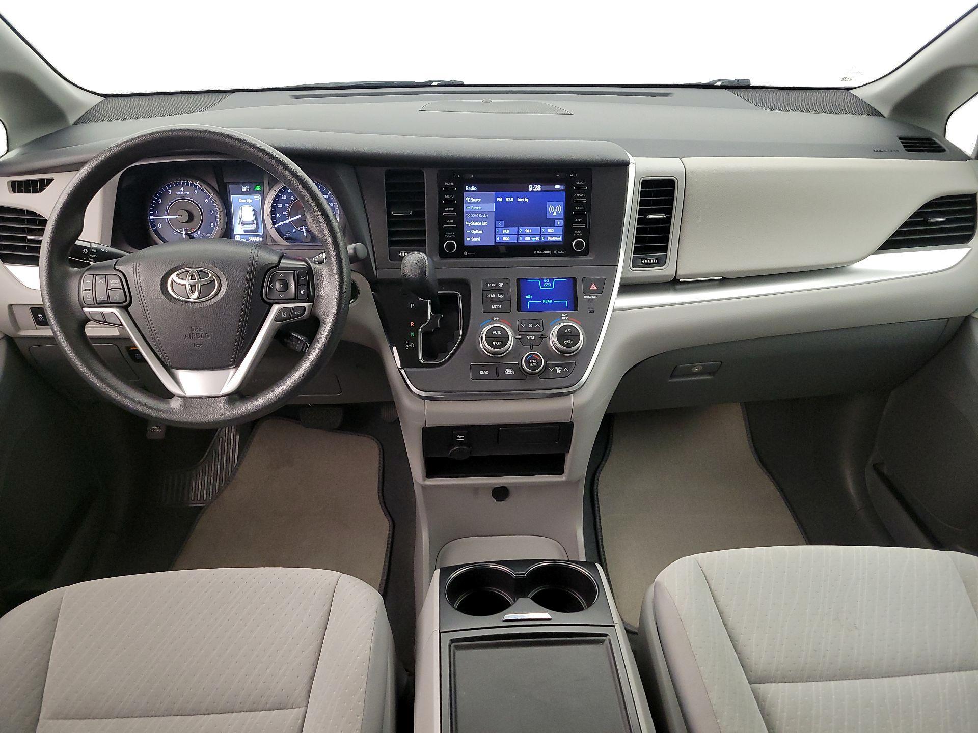 Thumbnail: 2019 Toyota Sienna - 9