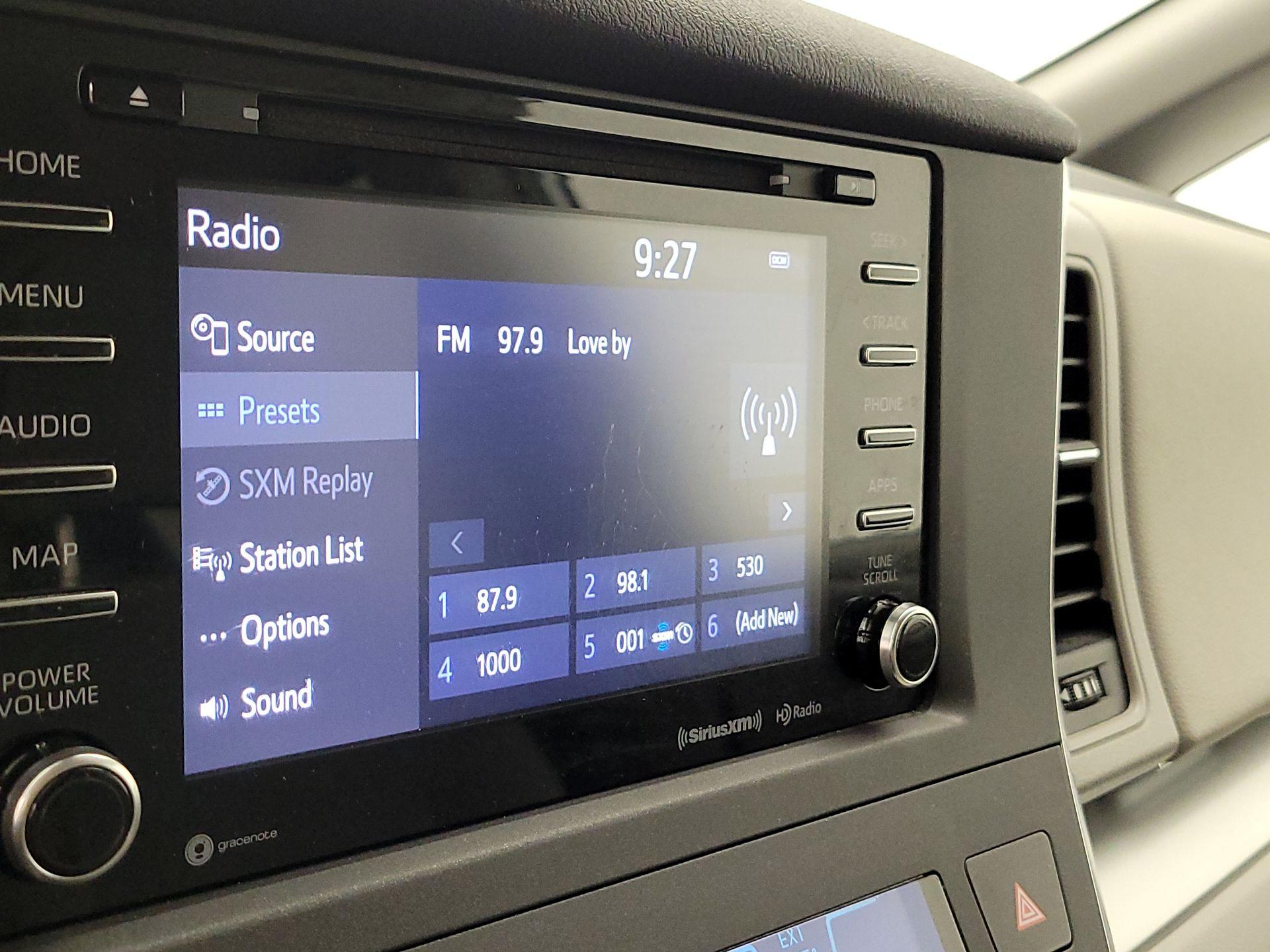 Thumbnail: 2019 Toyota Sienna - 15