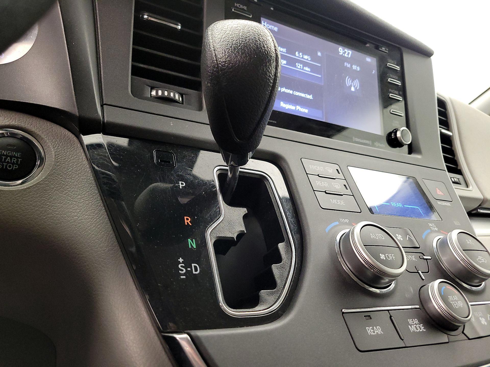 Thumbnail: 2019 Toyota Sienna - 17