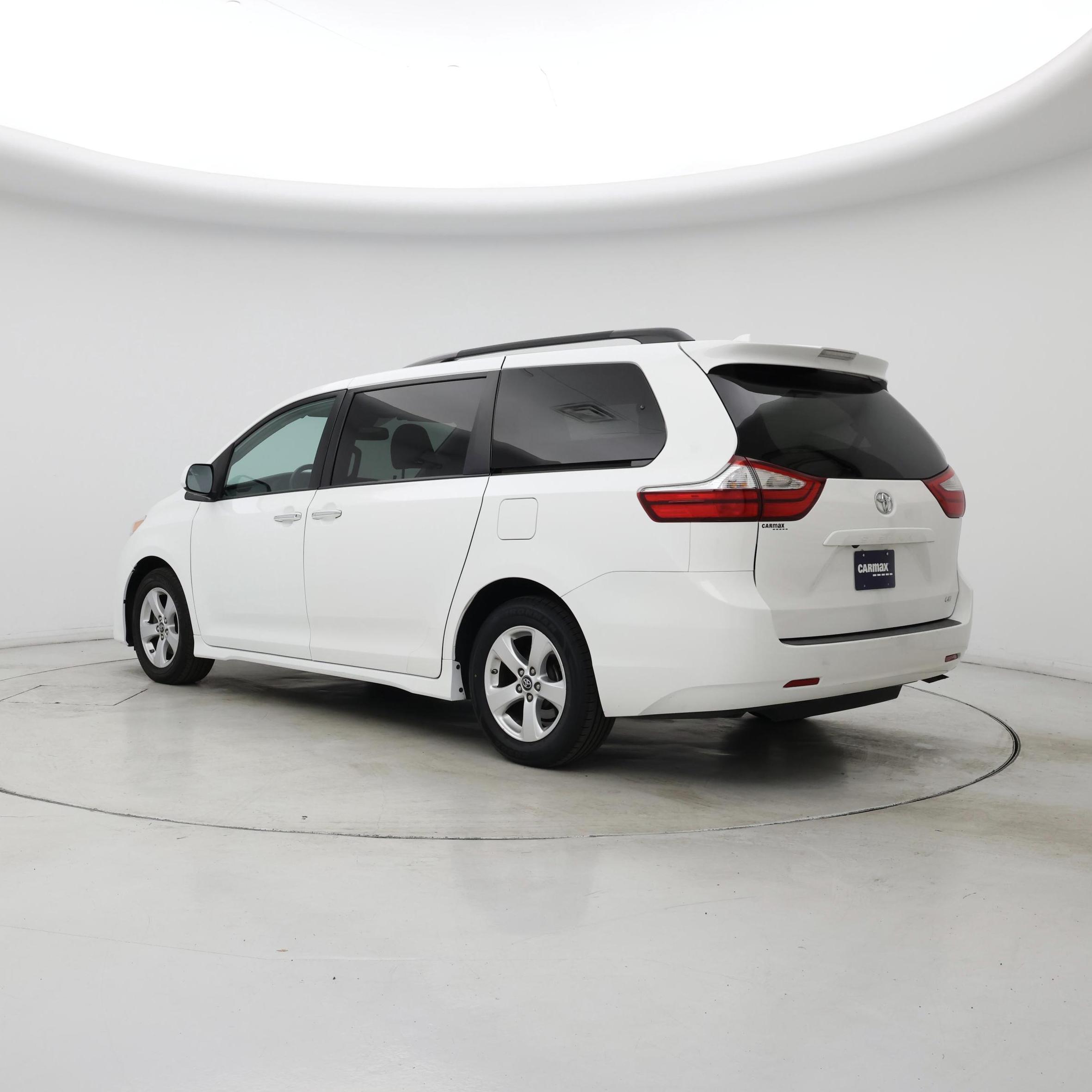 Thumbnail: 2019 Toyota Sienna - 2