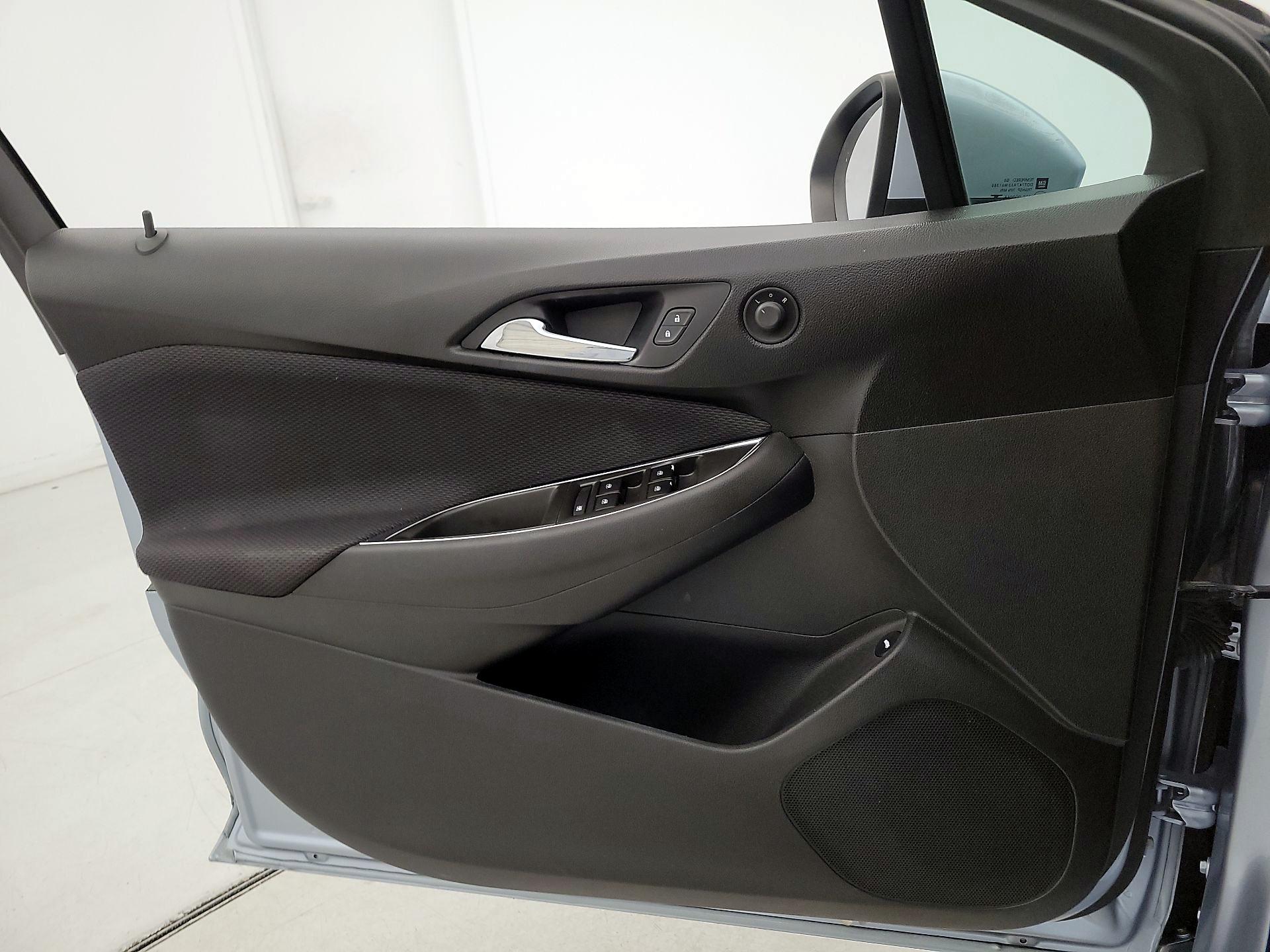 Thumbnail: 2017 Chevrolet Cruze - 12