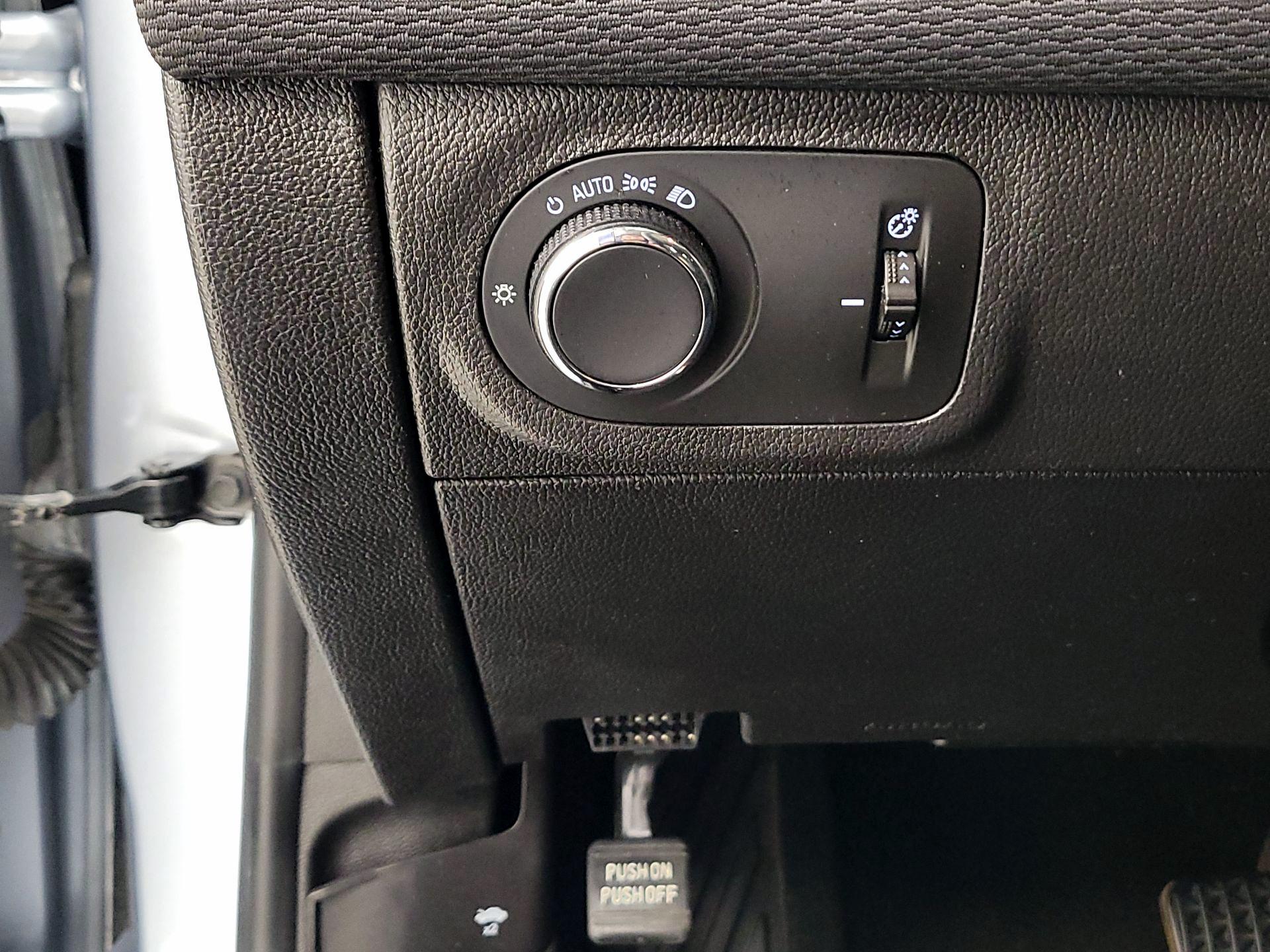 Thumbnail: 2017 Chevrolet Cruze - 13