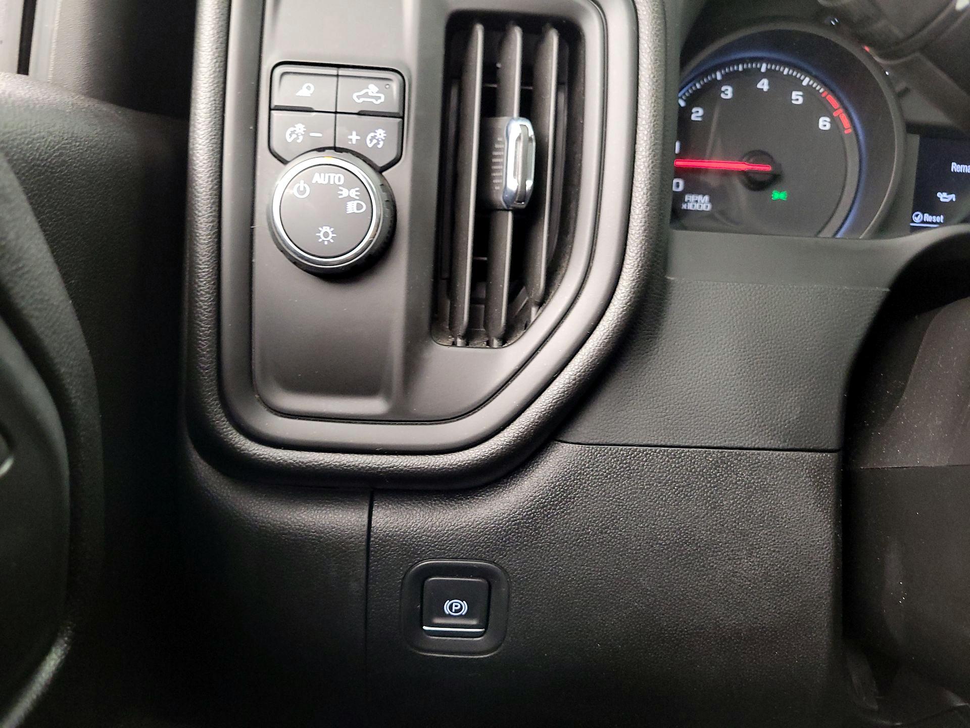 Thumbnail: 2024 Chevrolet Silverado 3500 - 13