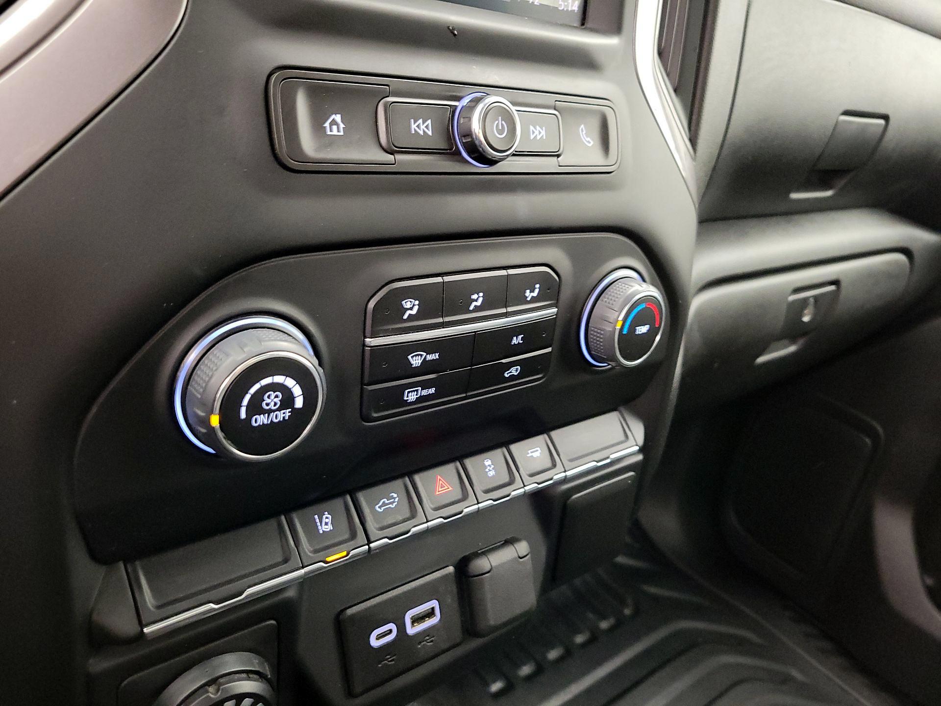 Thumbnail: 2024 Chevrolet Silverado 3500 - 16