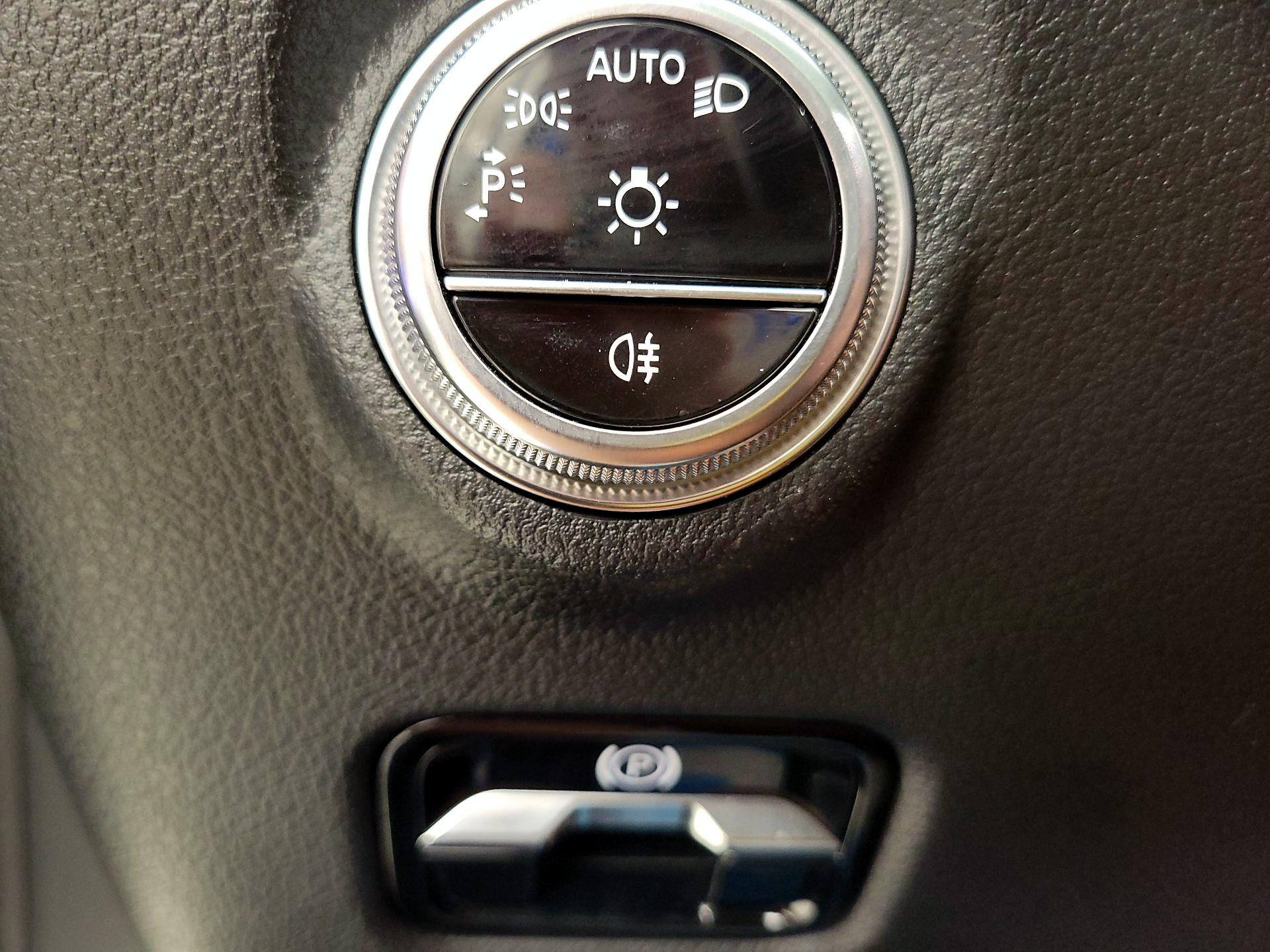 Thumbnail: 2023 Mercedes-Benz C-Class - 13