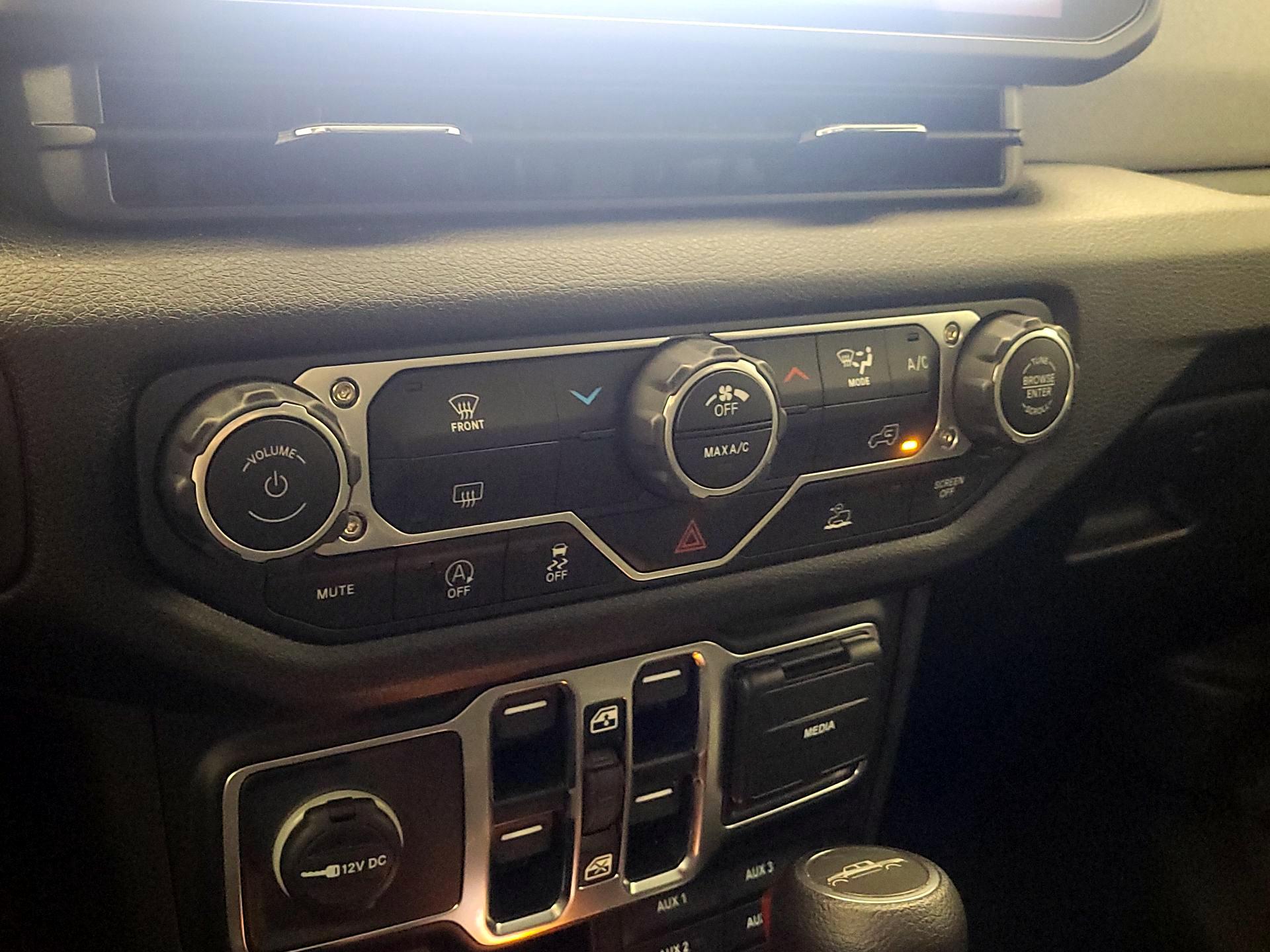 Thumbnail: 2025 Jeep Gladiator - 16