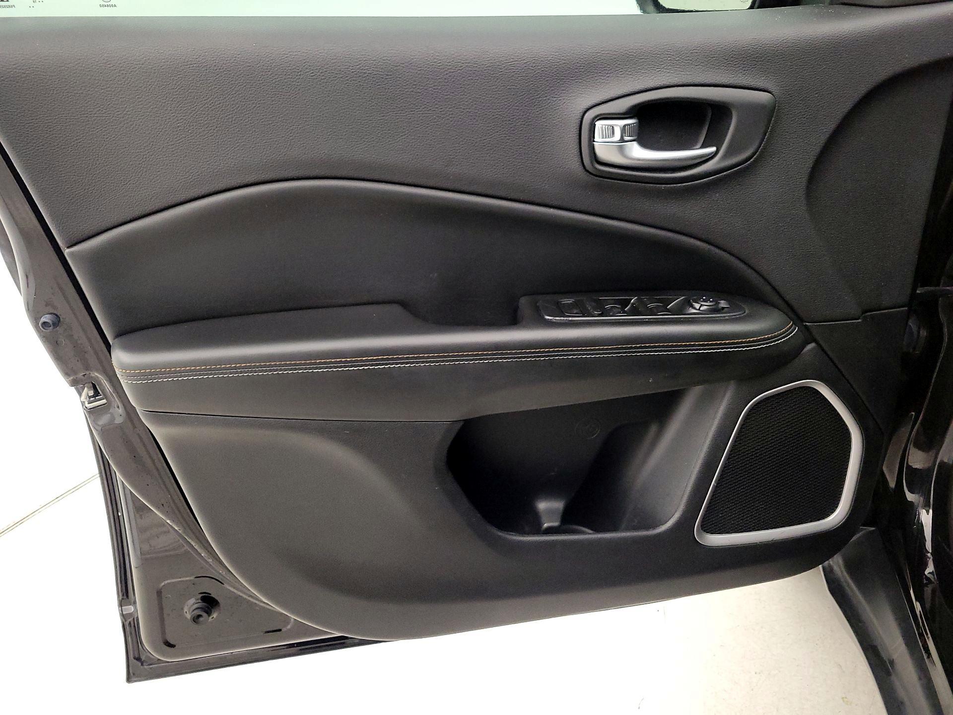 Thumbnail: 2018 Jeep Compass - 12