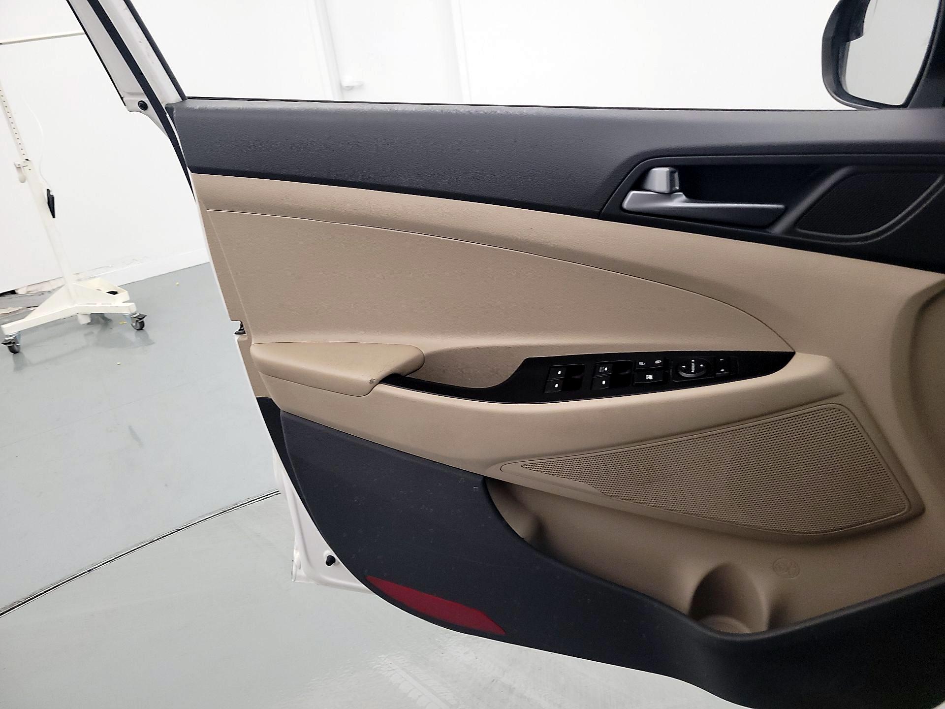 Thumbnail: 2017 Hyundai Tucson - 12