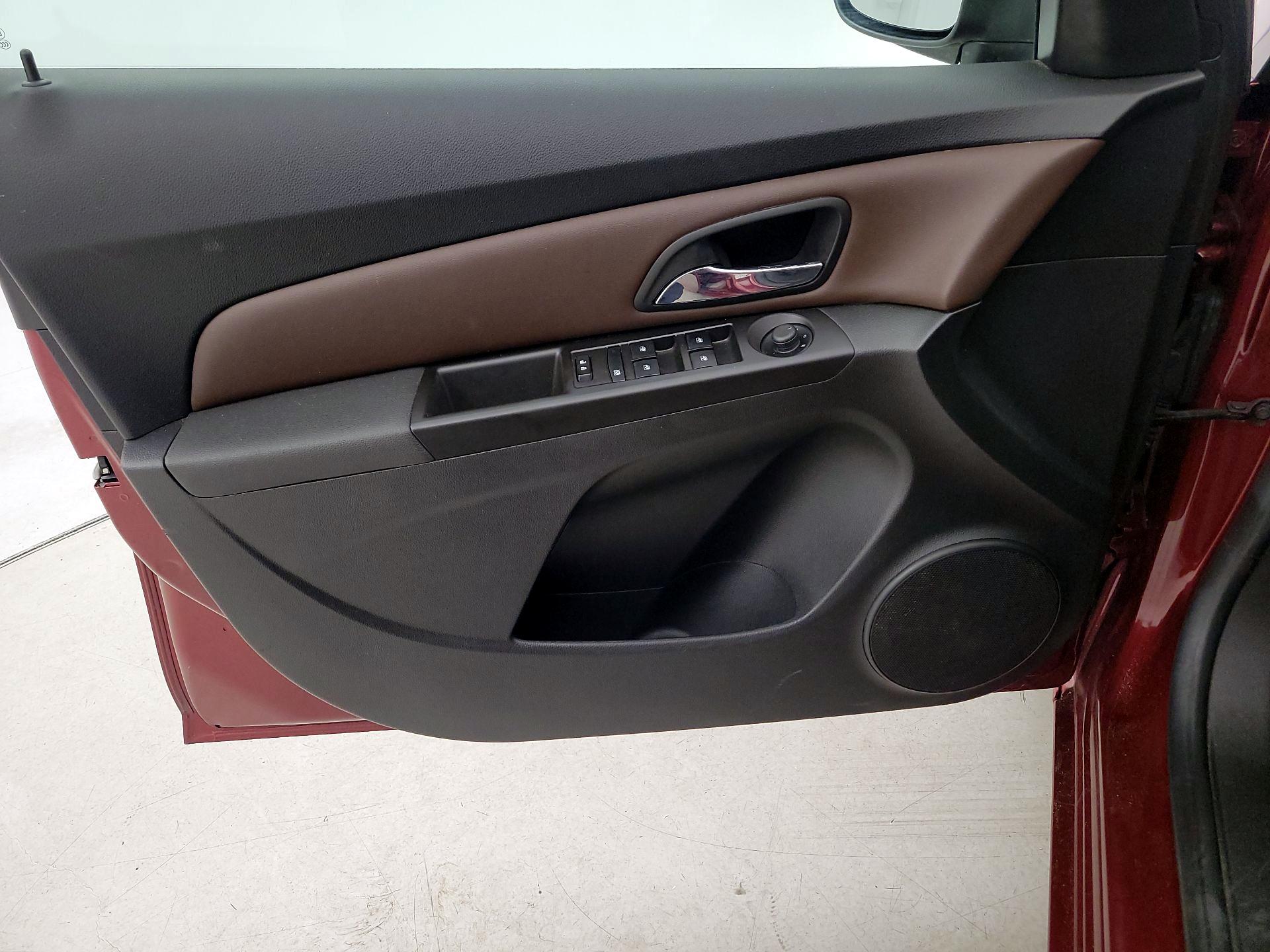 Thumbnail: 2015 Chevrolet Cruze - 12