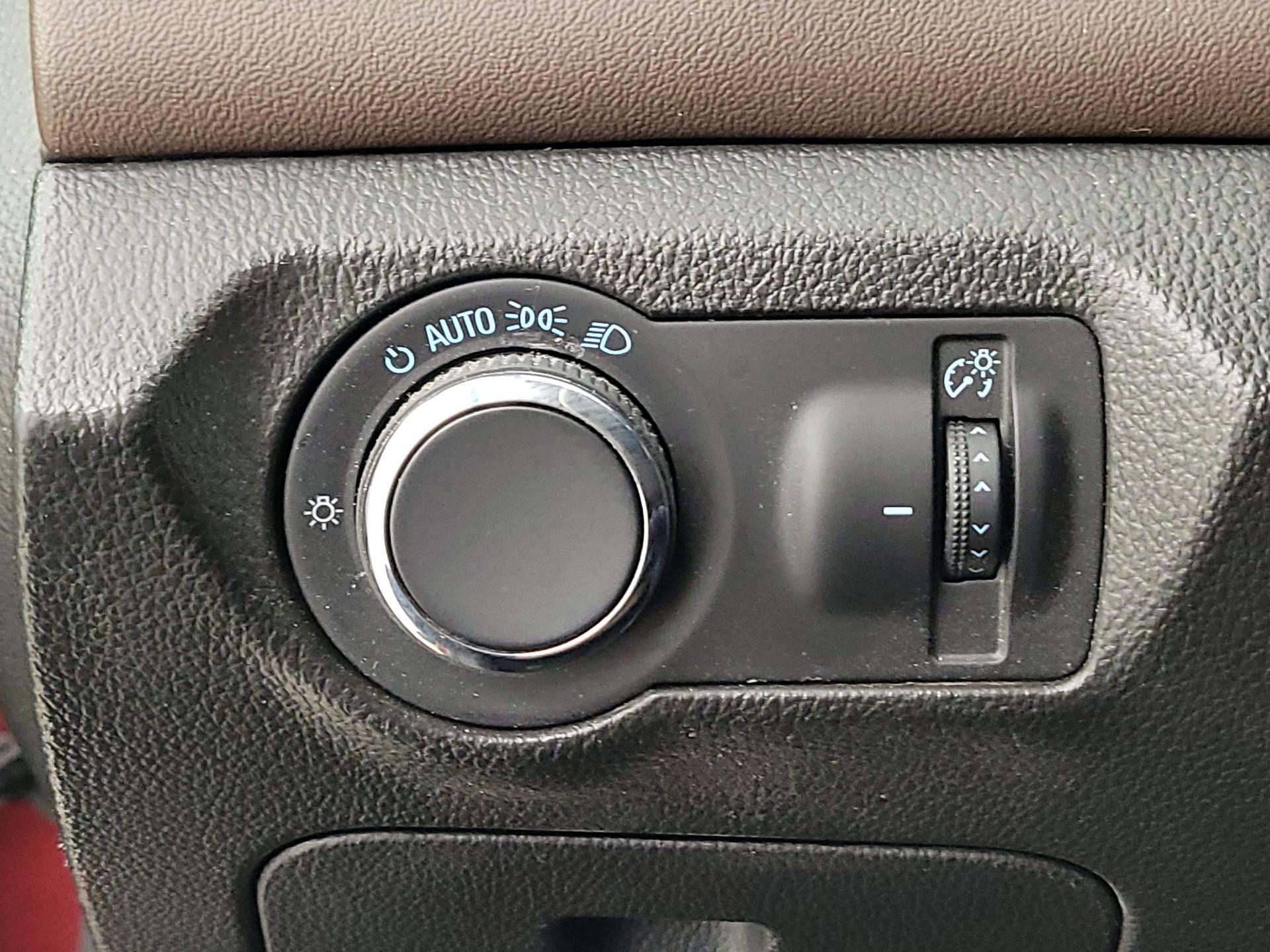 Thumbnail: 2015 Chevrolet Cruze - 13