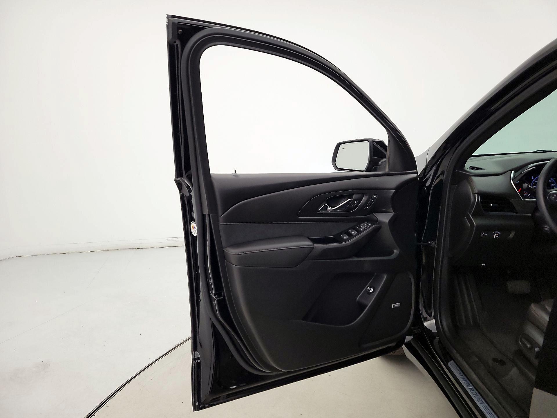 Thumbnail: 2023 Chevrolet Traverse - 12