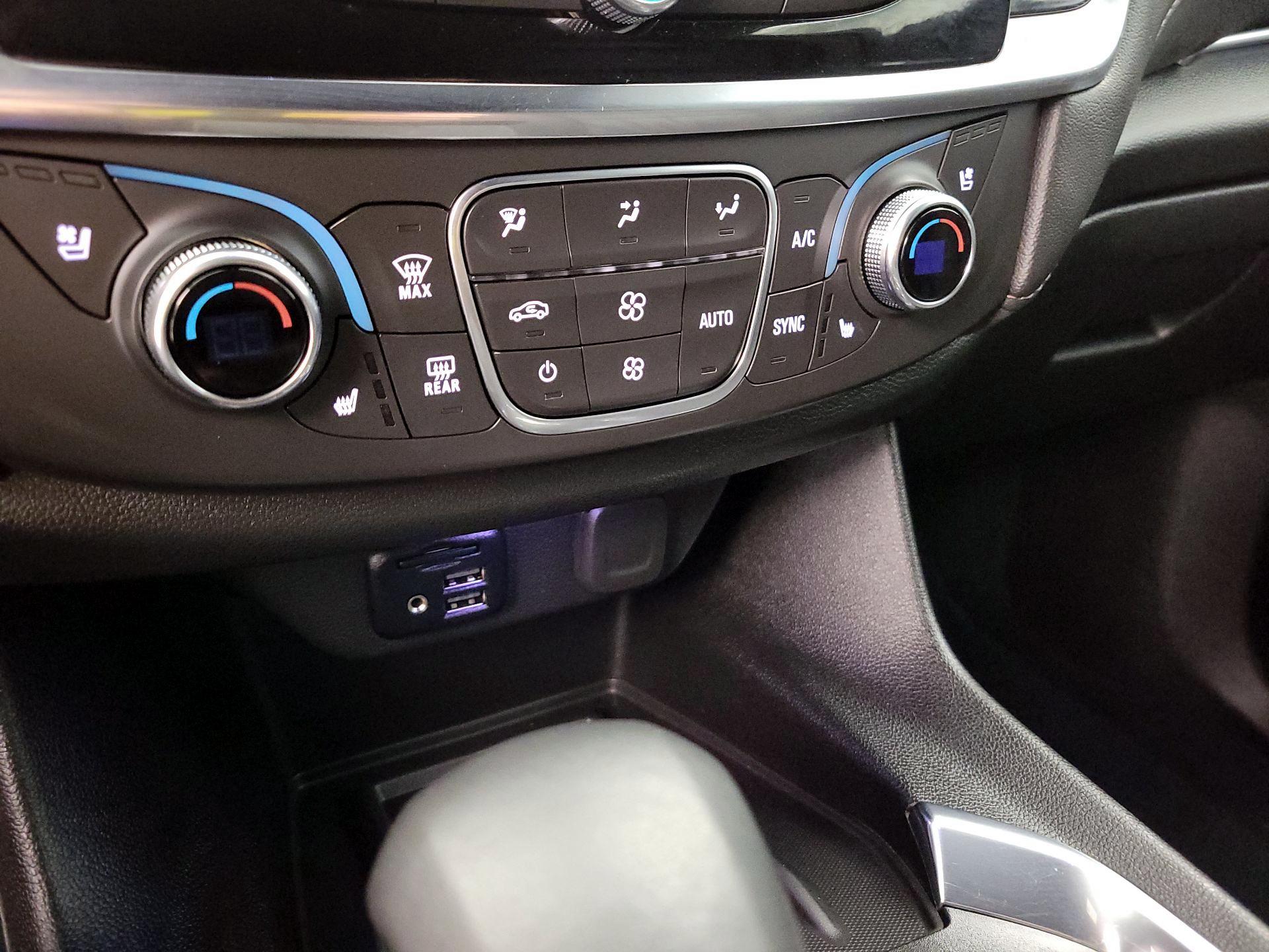 Thumbnail: 2023 Chevrolet Traverse - 16