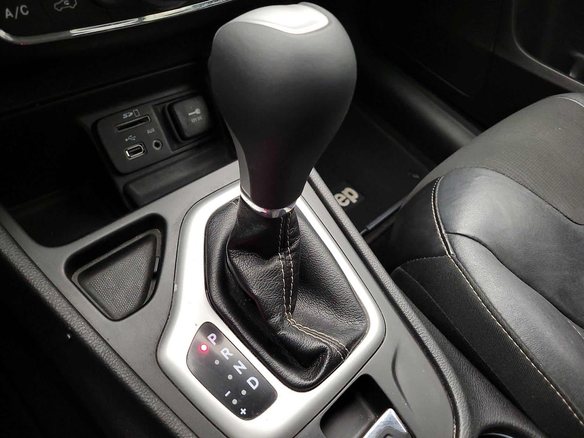 Thumbnail: 2018 Jeep Cherokee - 17